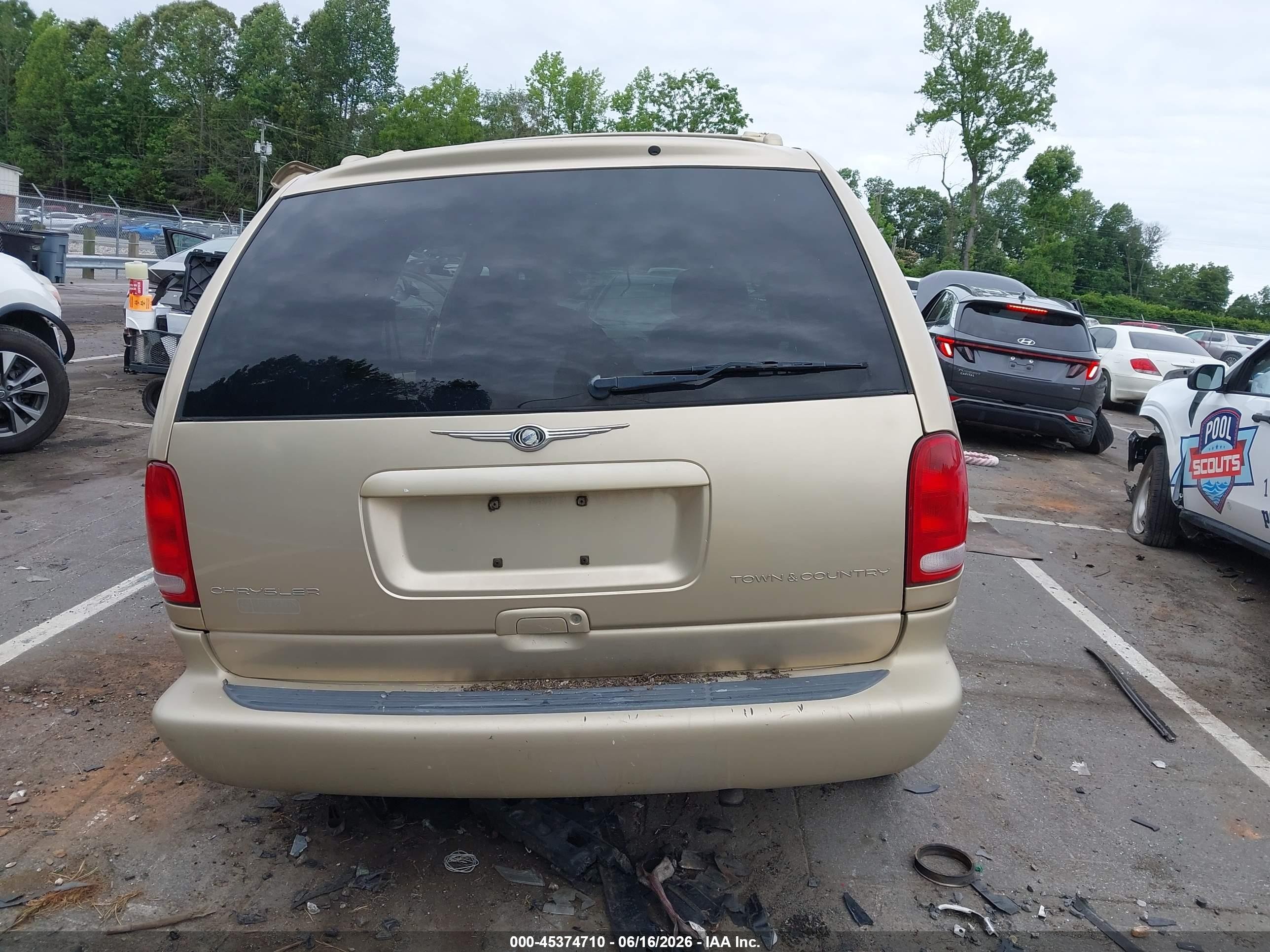 2000 Chrysler Town & Country Limited Beige vin: 1C4GP64LXYB566801
