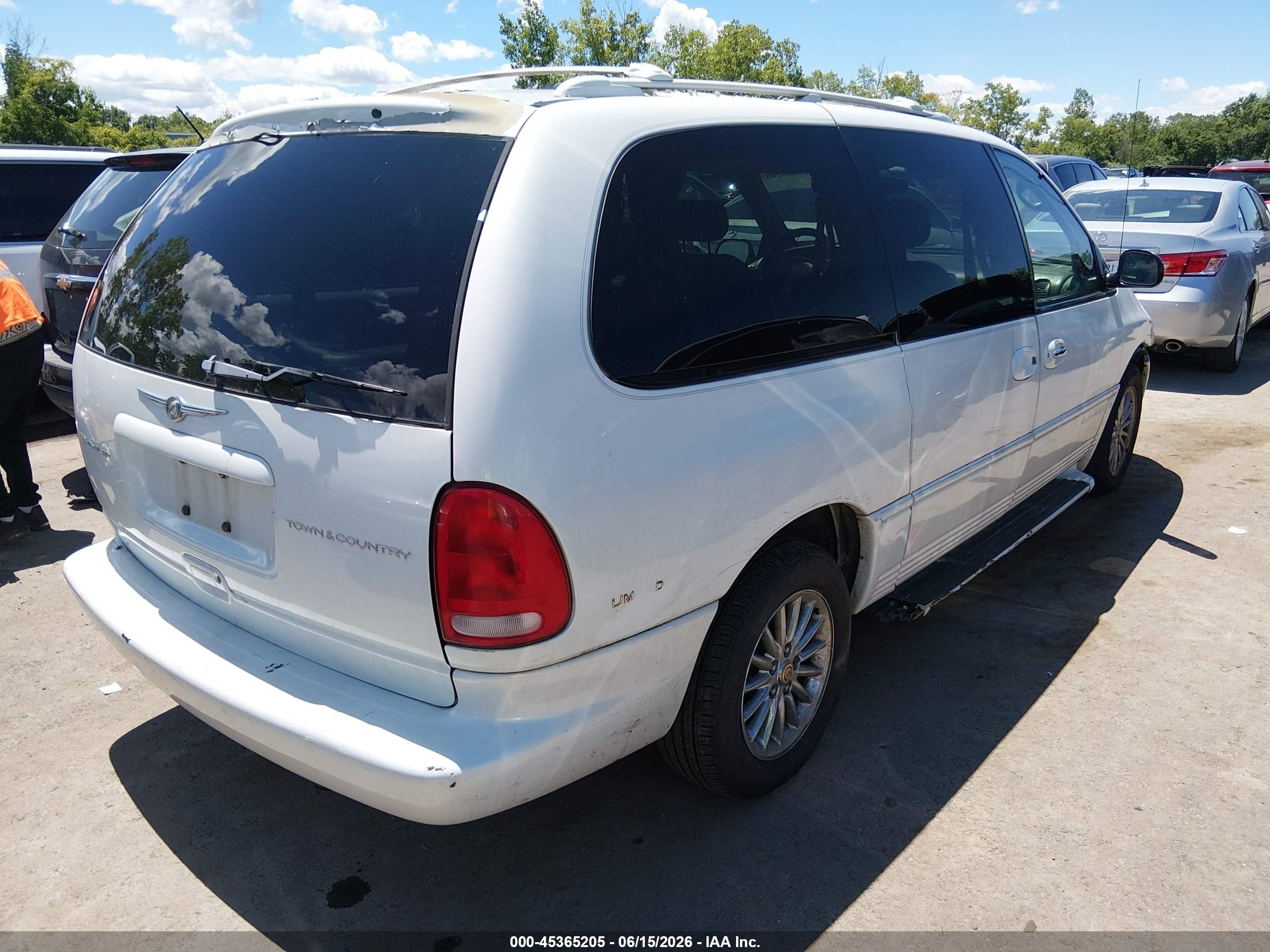 1999 Chrysler Town & Country Limited White vin: 1C4GT64L2XB719729