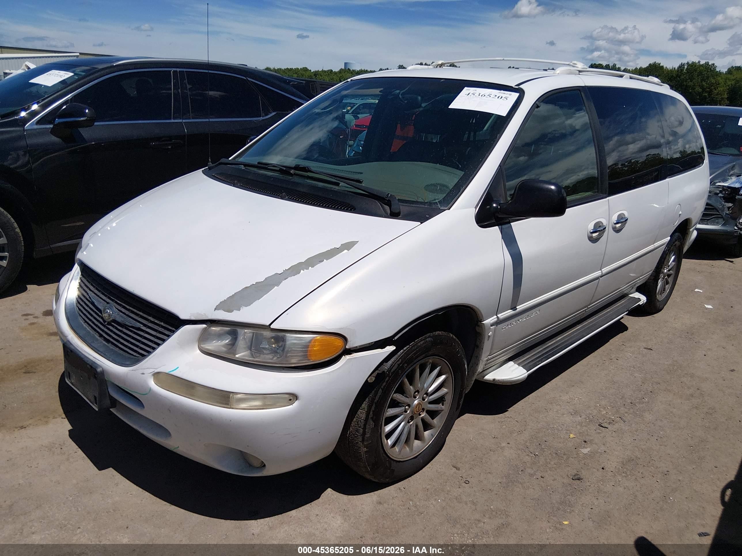 1999 Chrysler Town & Country Limited White vin: 1C4GT64L2XB719729