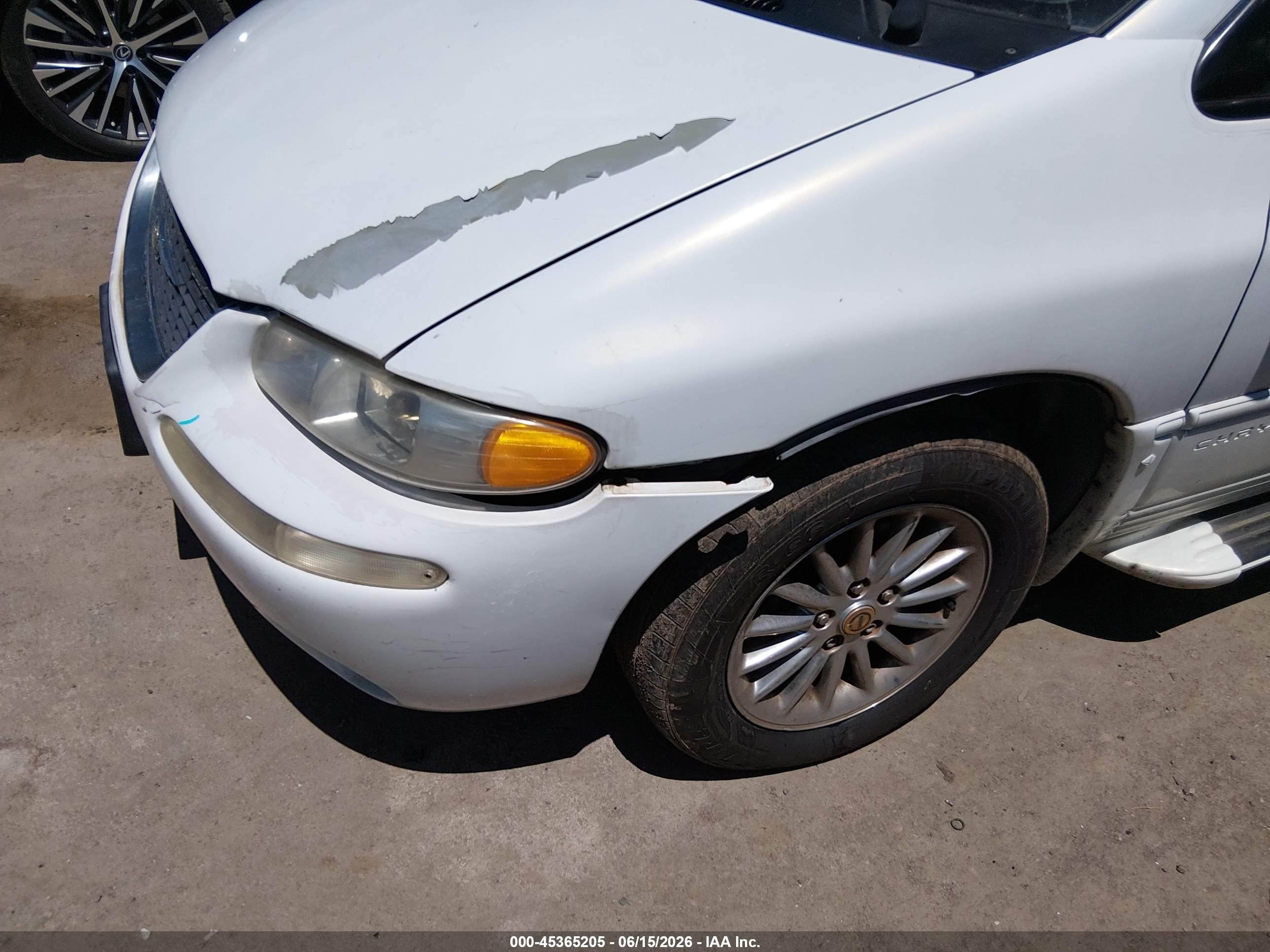1999 Chrysler Town & Country Limited White vin: 1C4GT64L2XB719729
