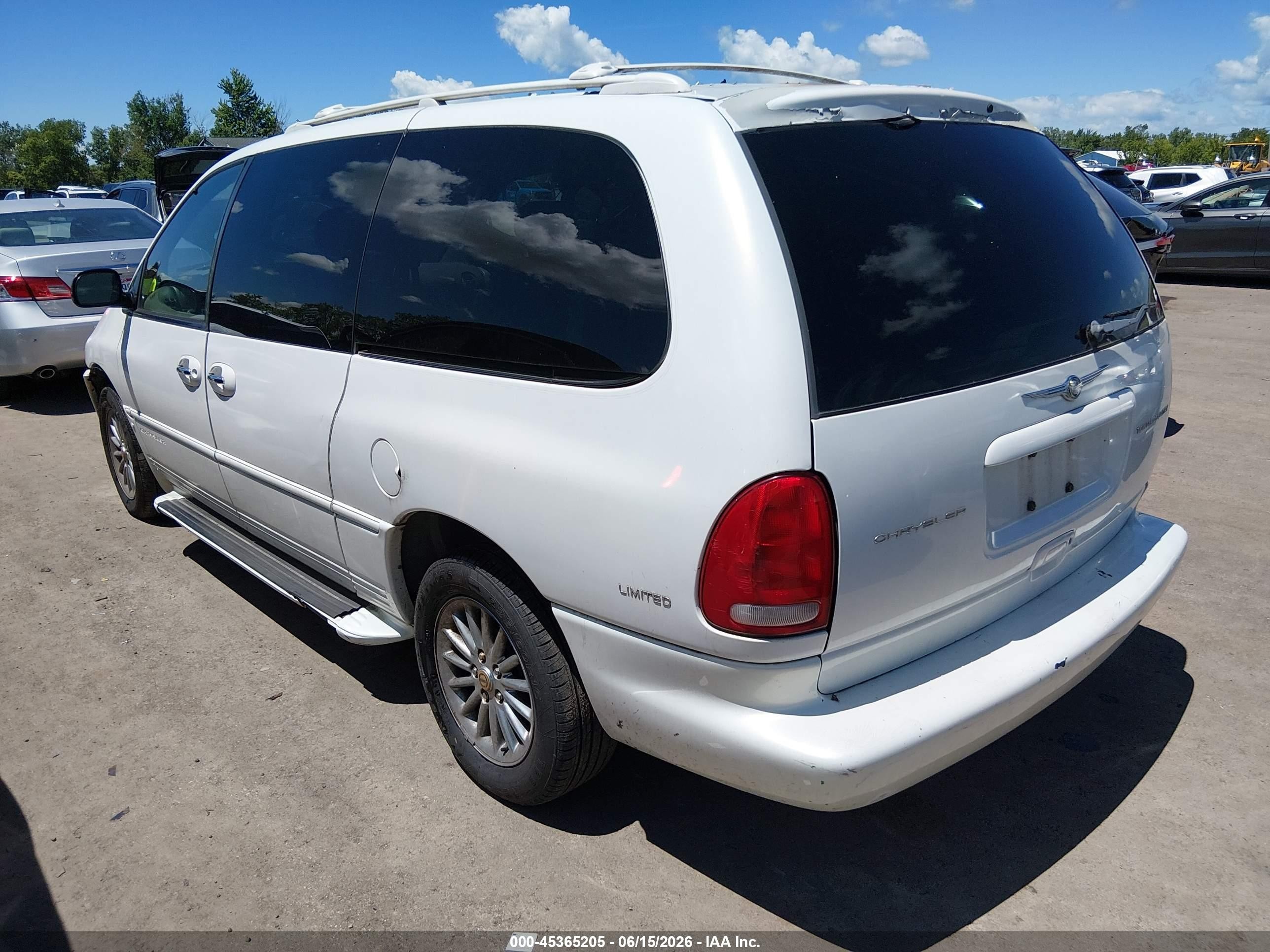 1999 Chrysler Town & Country Limited White vin: 1C4GT64L2XB719729
