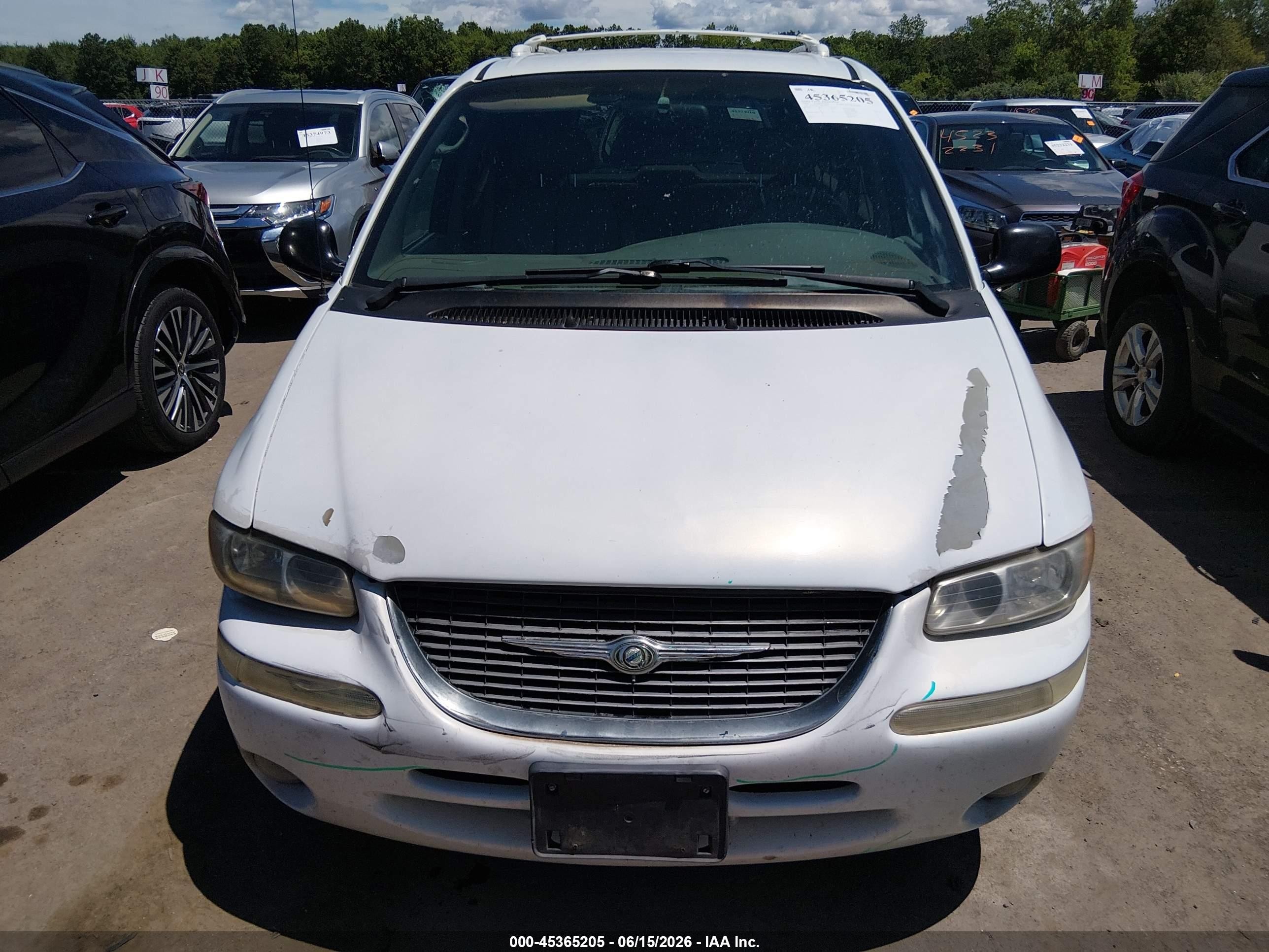 1999 Chrysler Town & Country Limited White vin: 1C4GT64L2XB719729