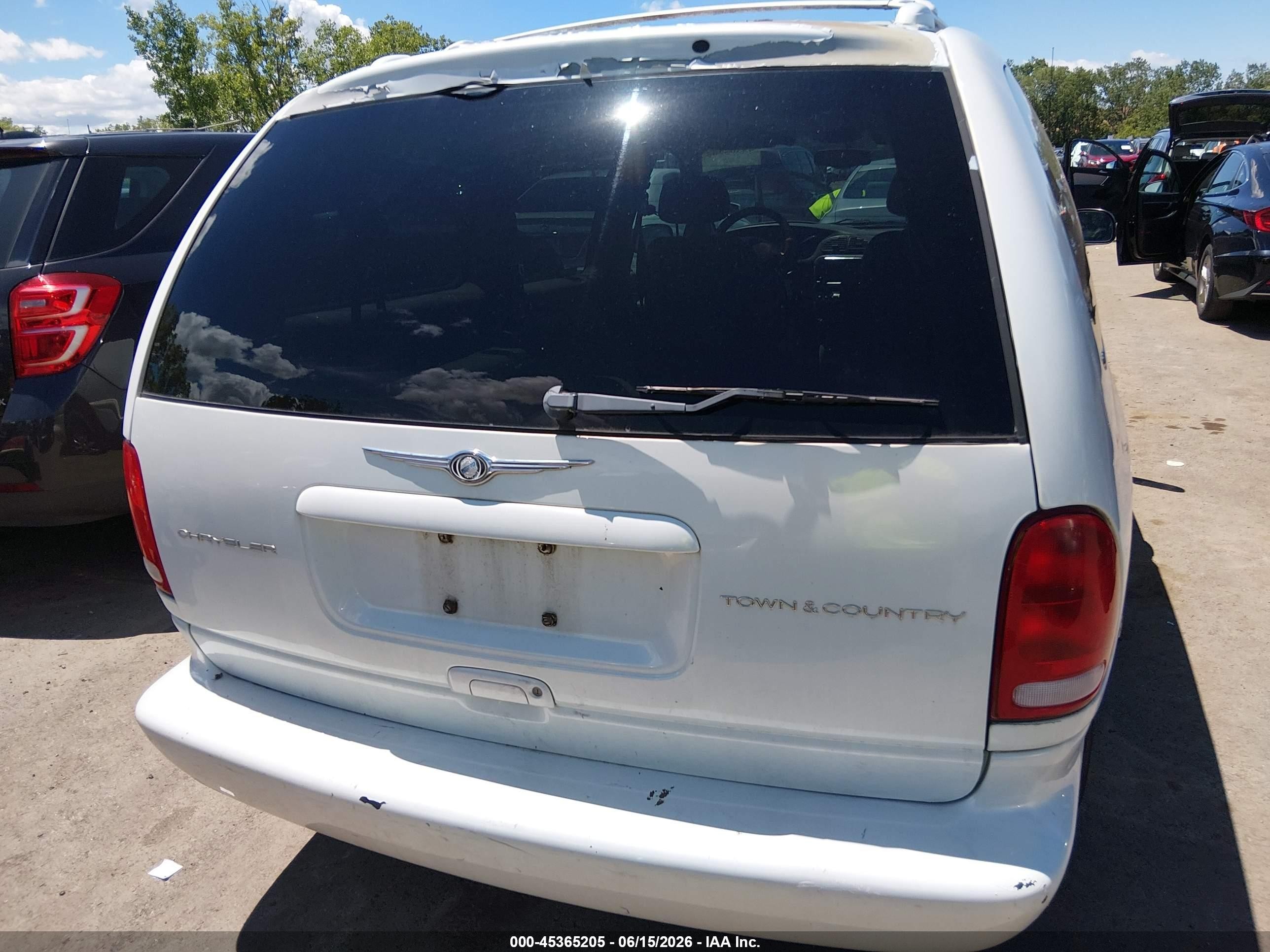 1999 Chrysler Town & Country Limited White vin: 1C4GT64L2XB719729
