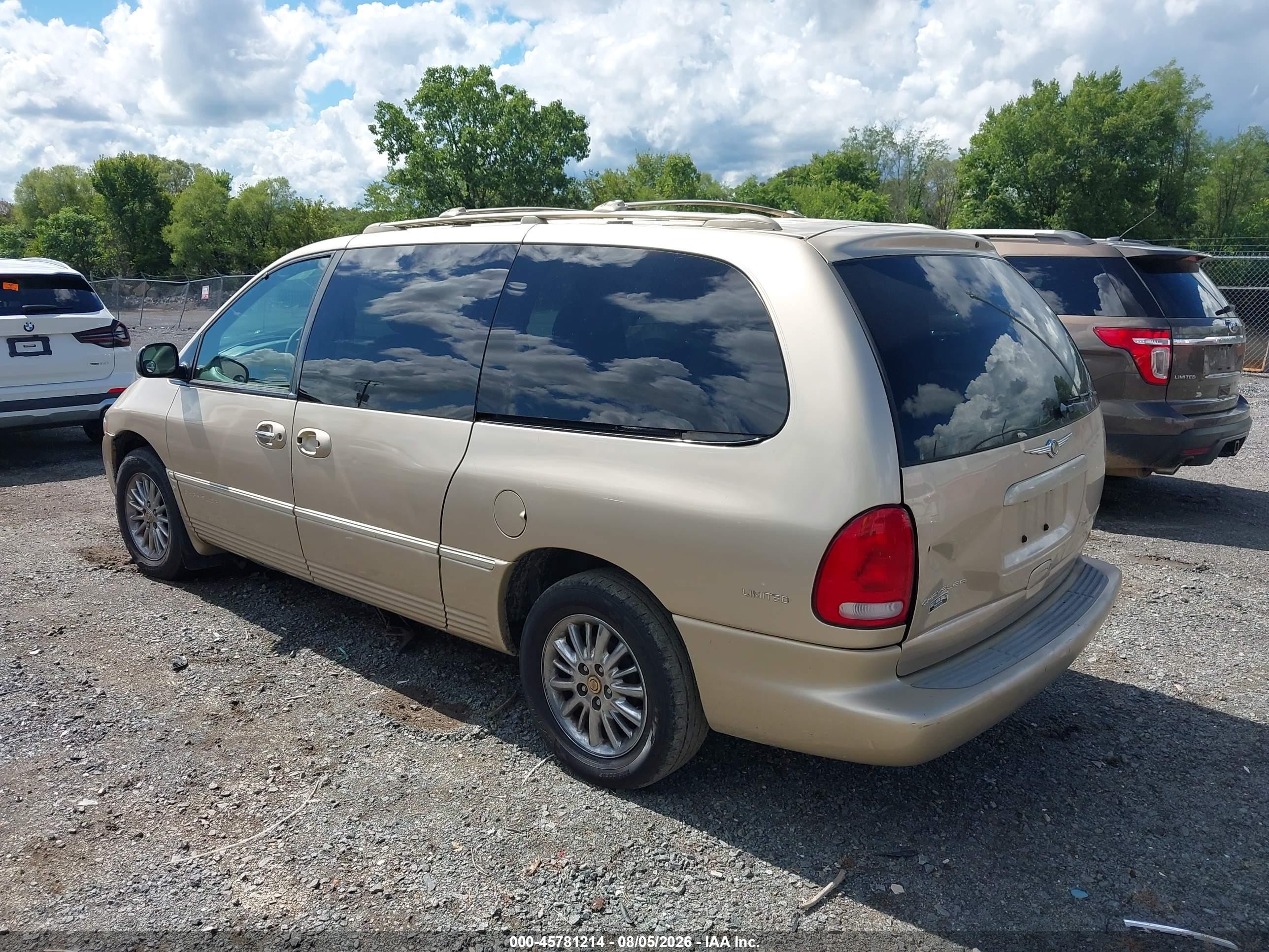 2000 Chrysler Town & Country Limited Gold vin: 1C4GT64L5YB641923