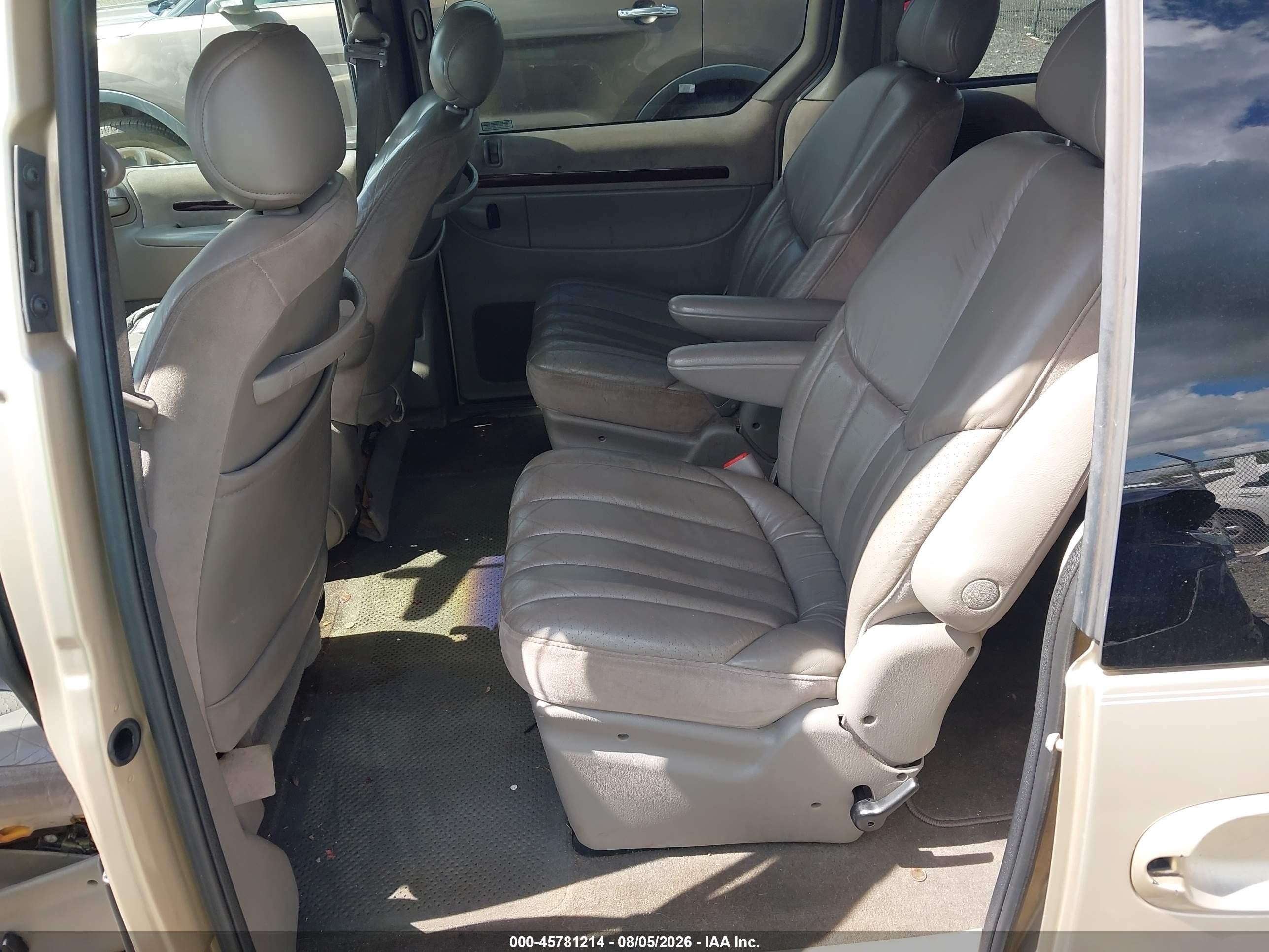 2000 Chrysler Town & Country Limited Gold vin: 1C4GT64L5YB641923