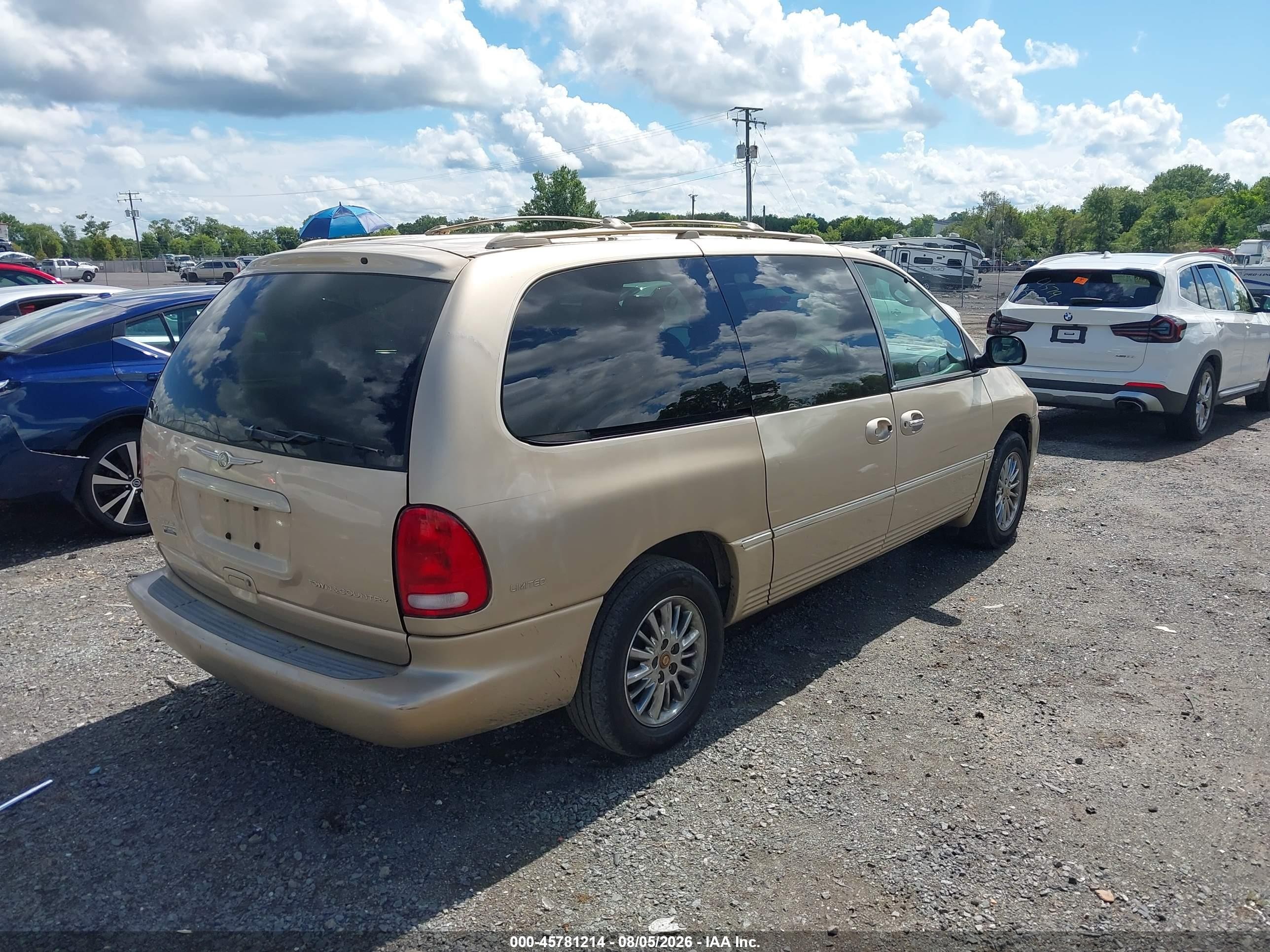 2000 Chrysler Town & Country Limited Gold vin: 1C4GT64L5YB641923