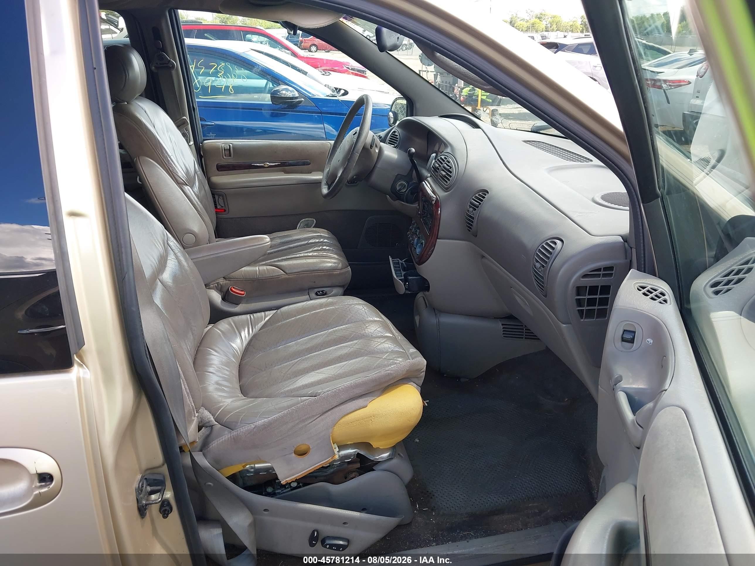 2000 Chrysler Town & Country Limited Gold vin: 1C4GT64L5YB641923