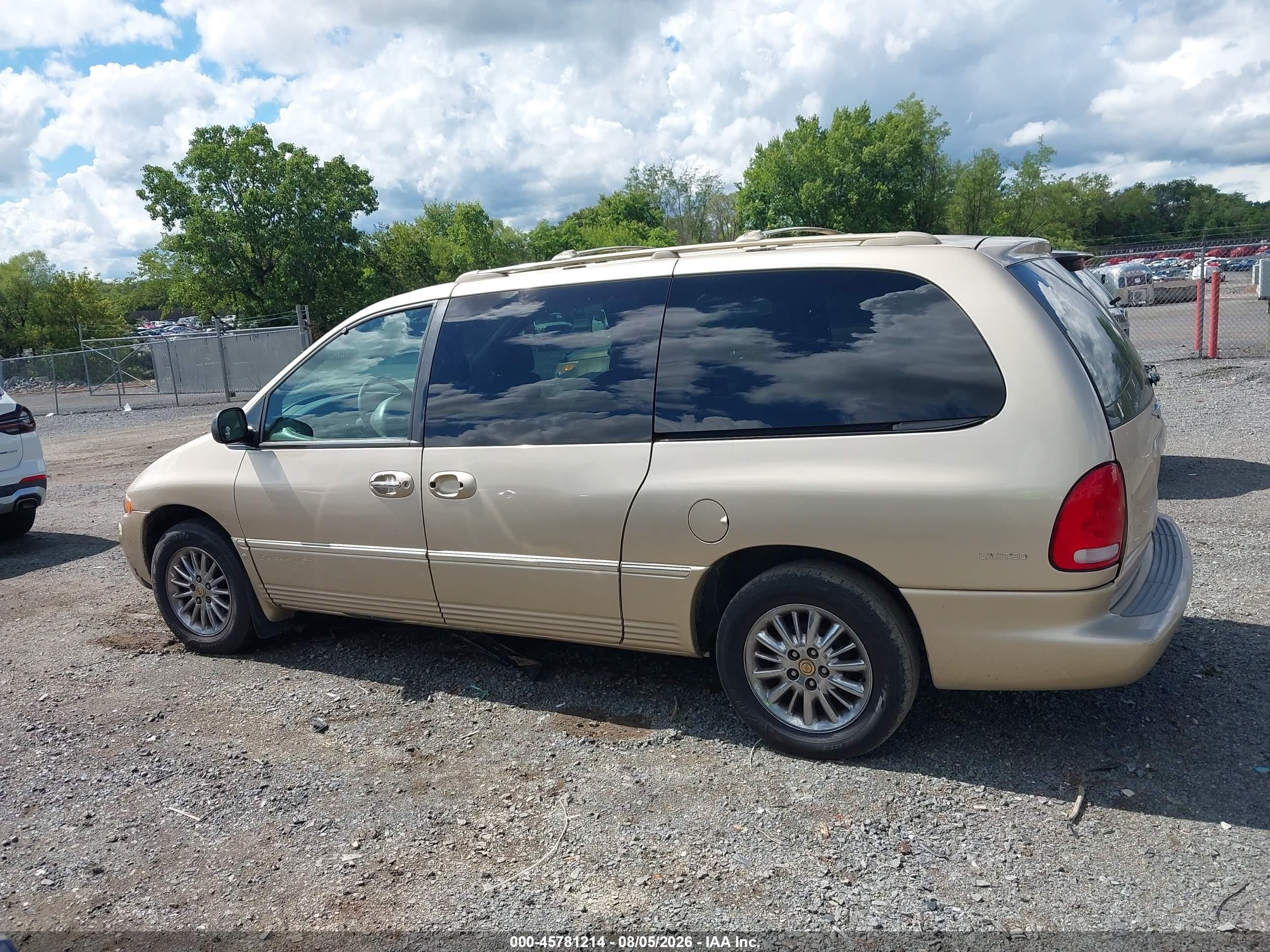 2000 Chrysler Town & Country Limited Gold vin: 1C4GT64L5YB641923