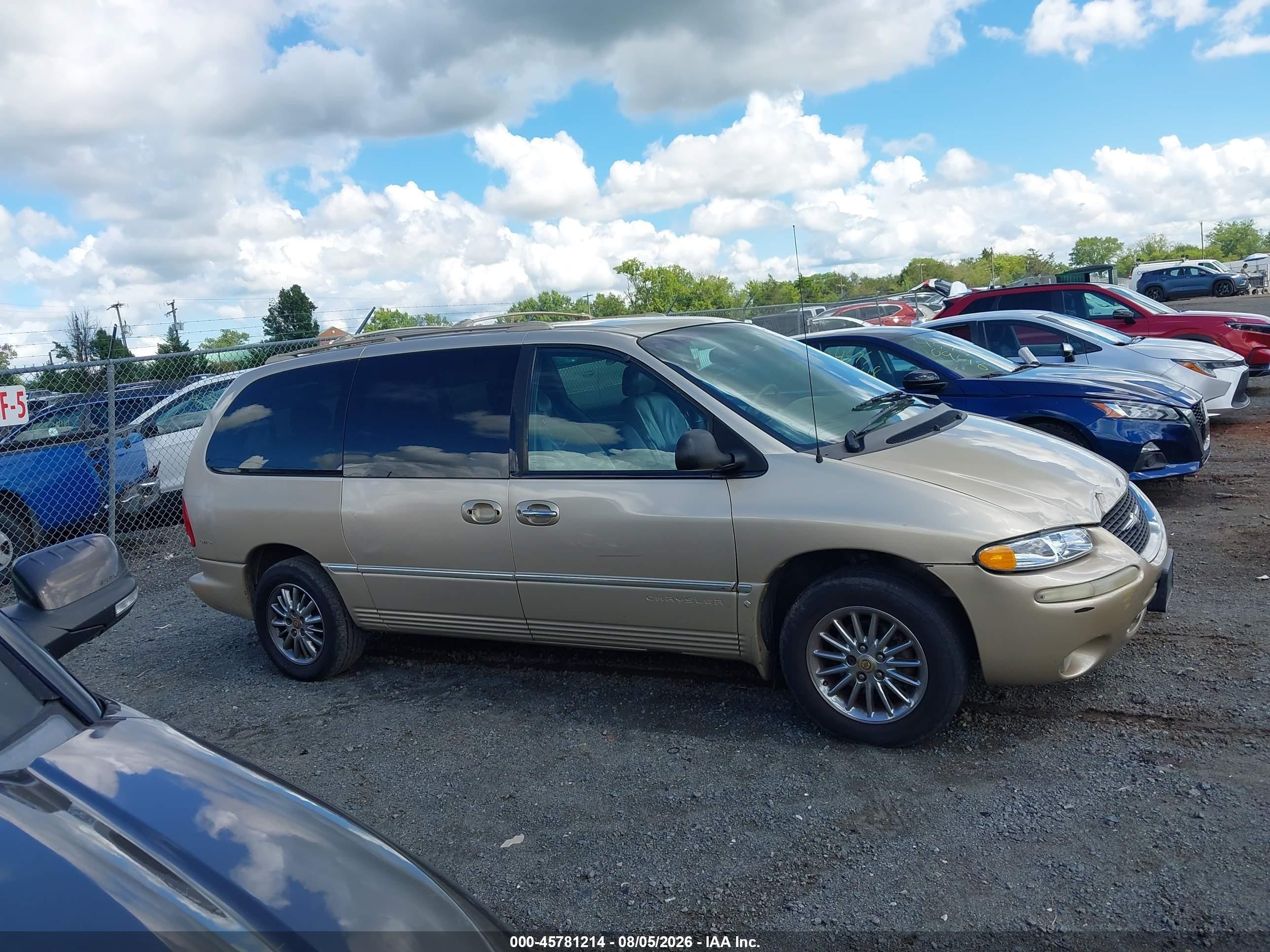 2000 Chrysler Town & Country Limited Gold vin: 1C4GT64L5YB641923