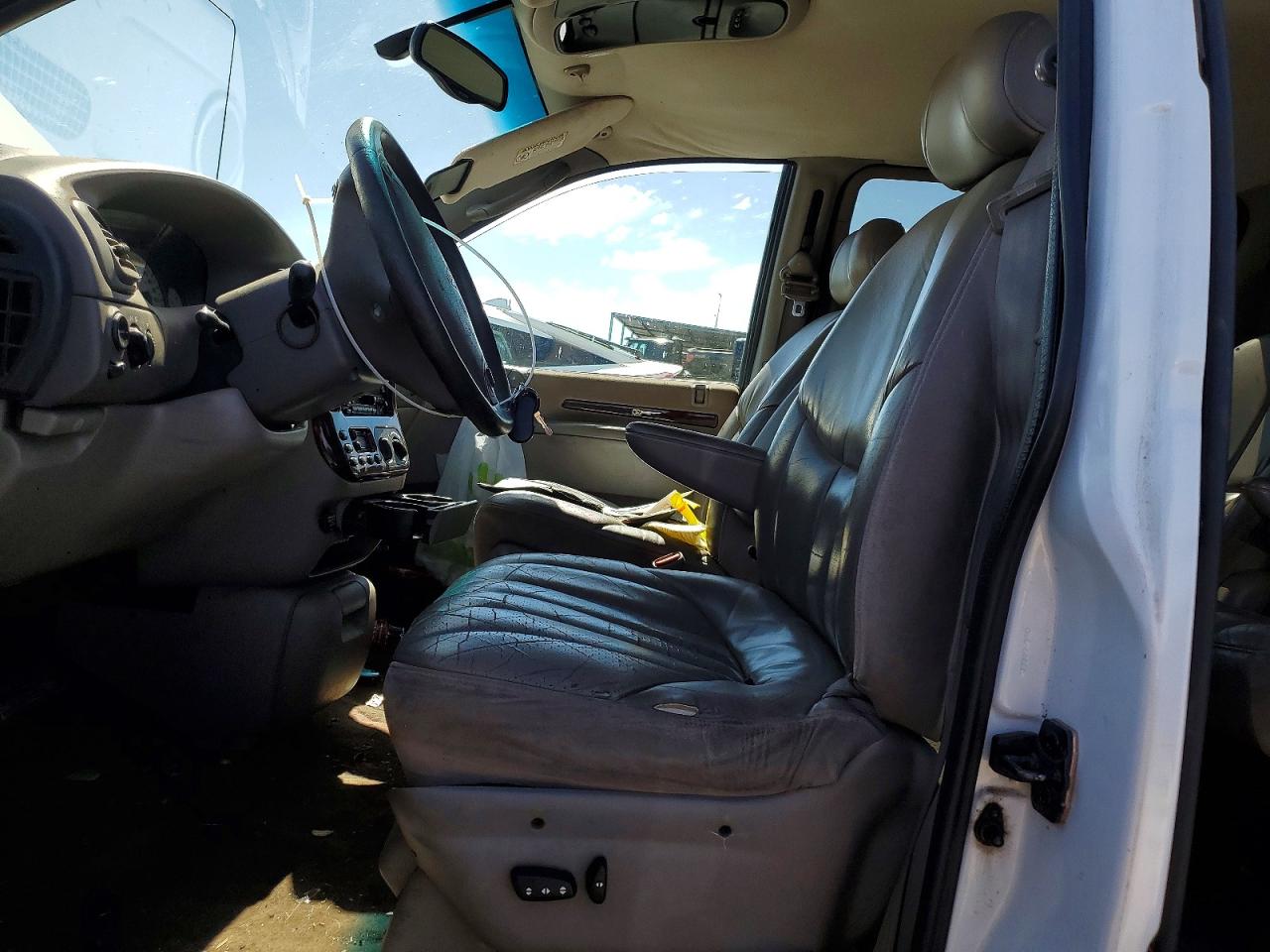 2000 Chrysler Town & Country Limited Белый vin: 1C4GT64L9YB581723