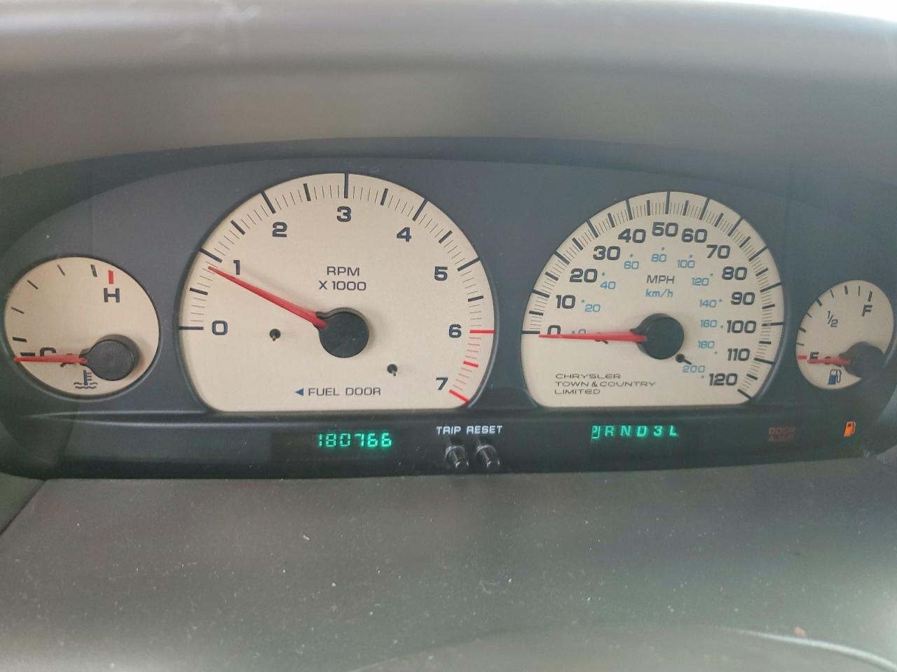 2000 Chrysler Town & Country Limited Red vin: 1C4GT64LXYB689543