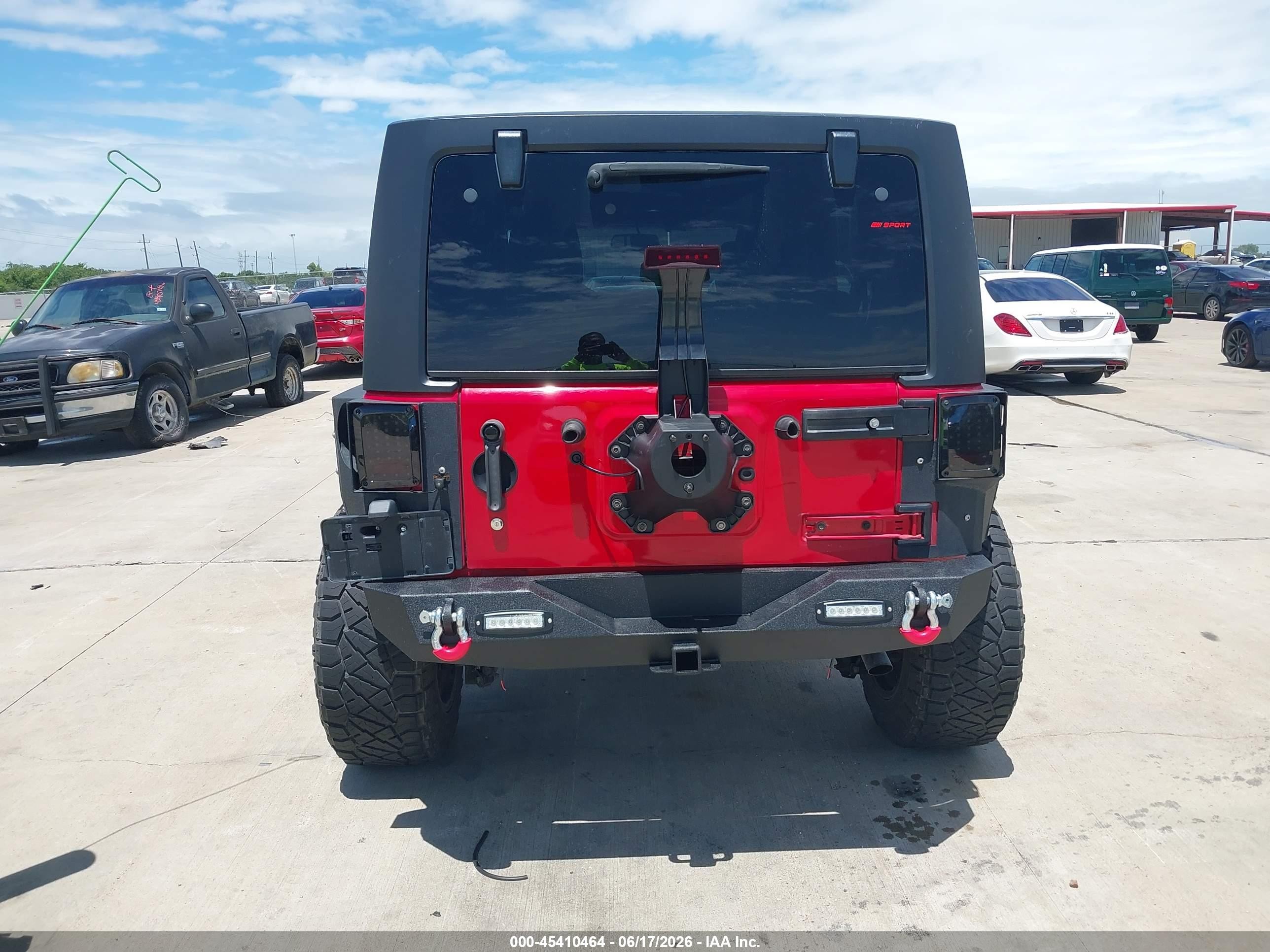2014 Jeep Wrangler Unlimited Sport Red vin: 1C4HJWDG0EL295245