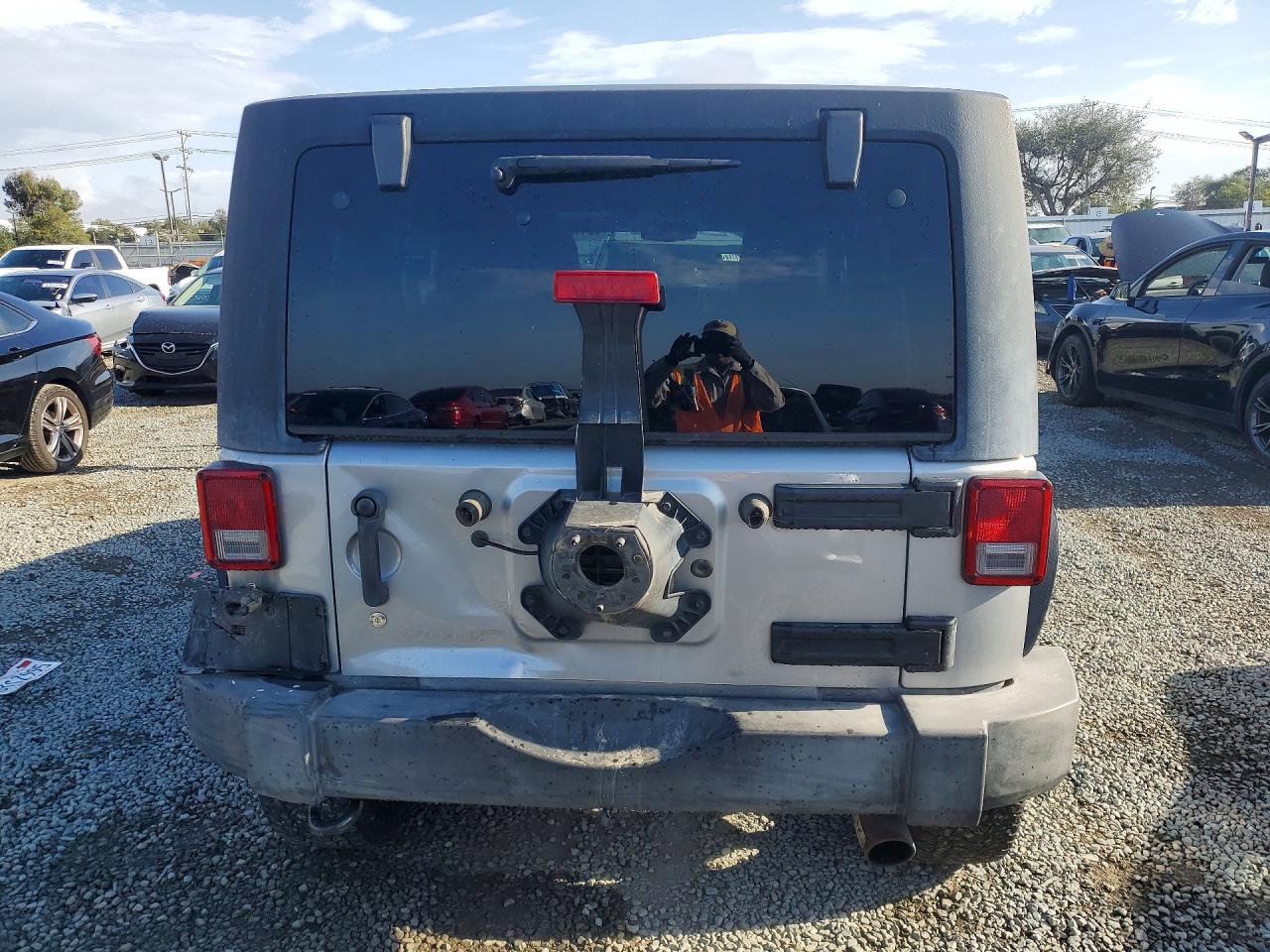 2015 Jeep Wrangler Unlimited Sport Silver vin: 1C4HJWDG0FL698112