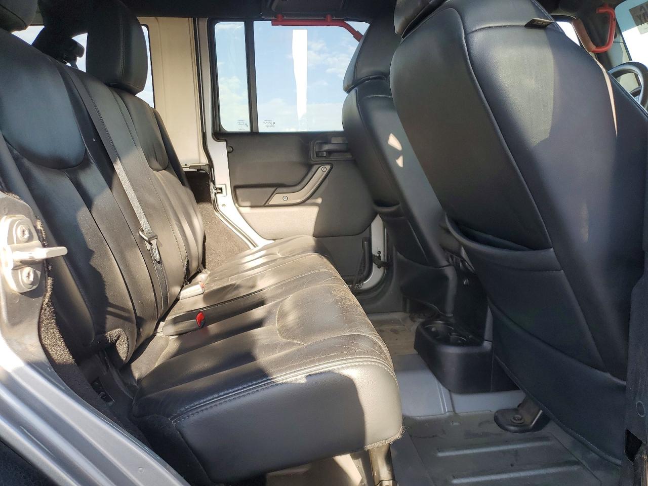 2015 Jeep Wrangler Unlimited Sport Silver vin: 1C4HJWDG0FL698112