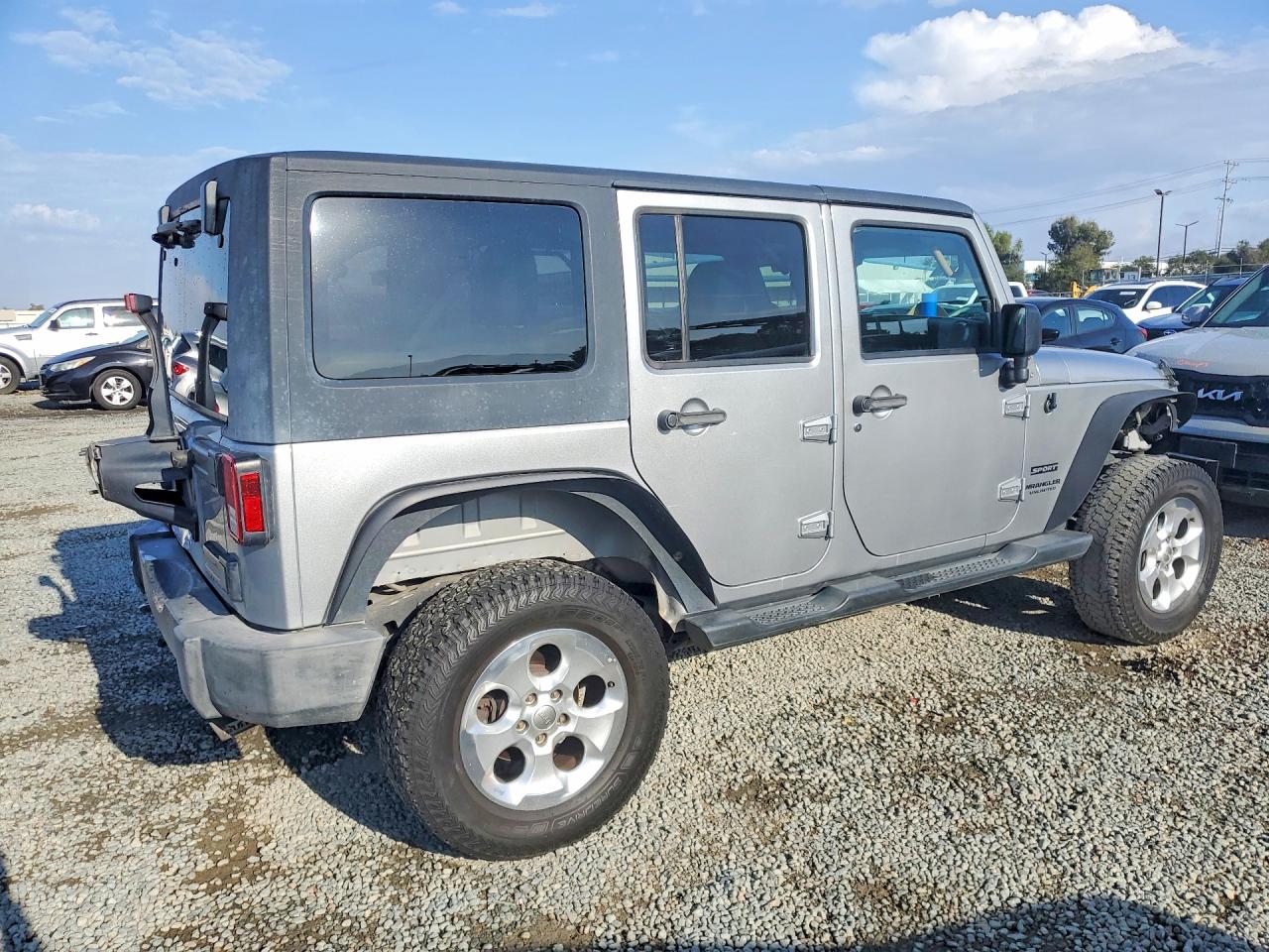 2015 Jeep Wrangler Unlimited Sport Silver vin: 1C4HJWDG0FL698112