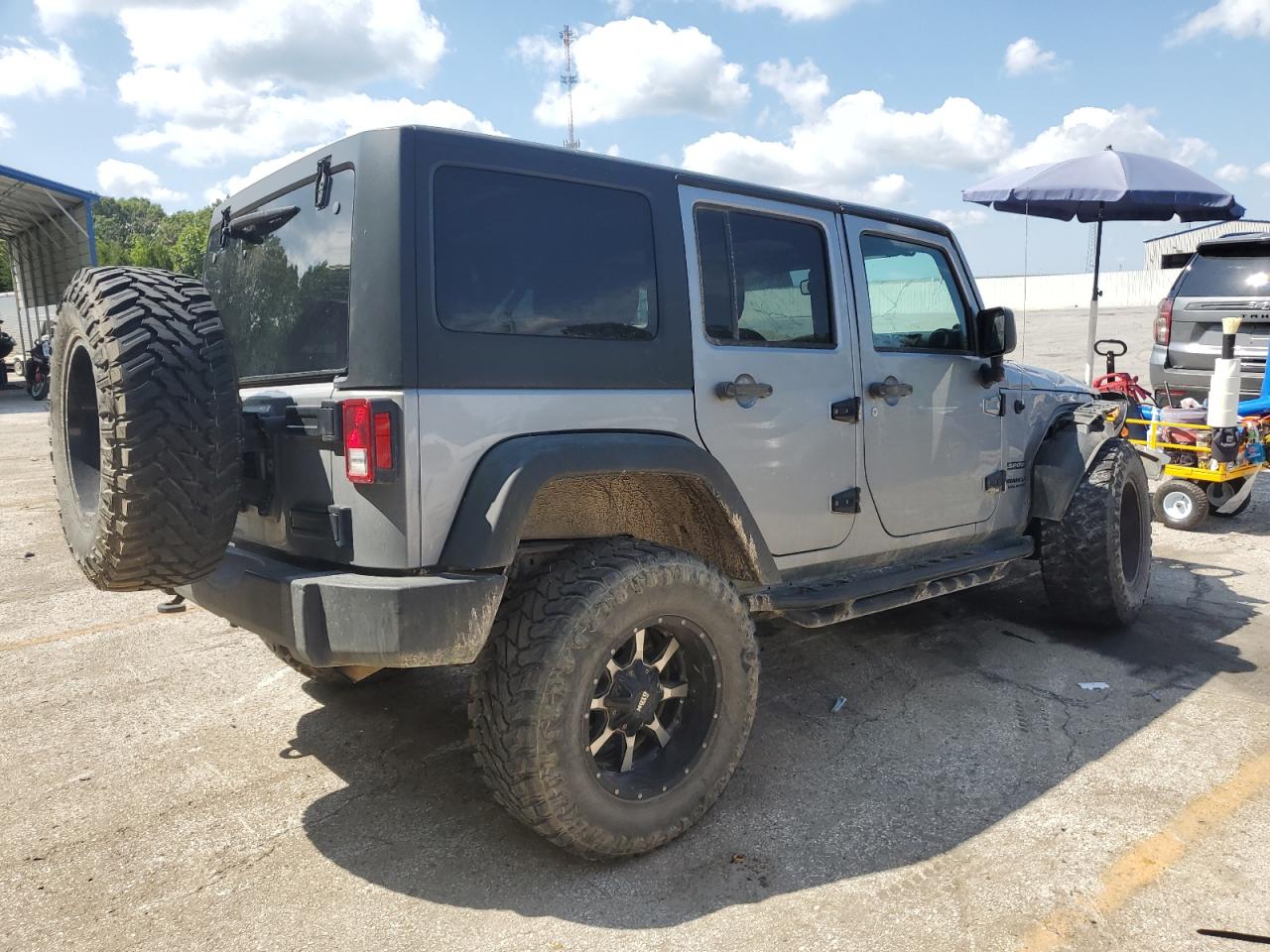 2016 Jeep Wrangler Unlimited Sport Silver vin: 1C4HJWDG0GL135725