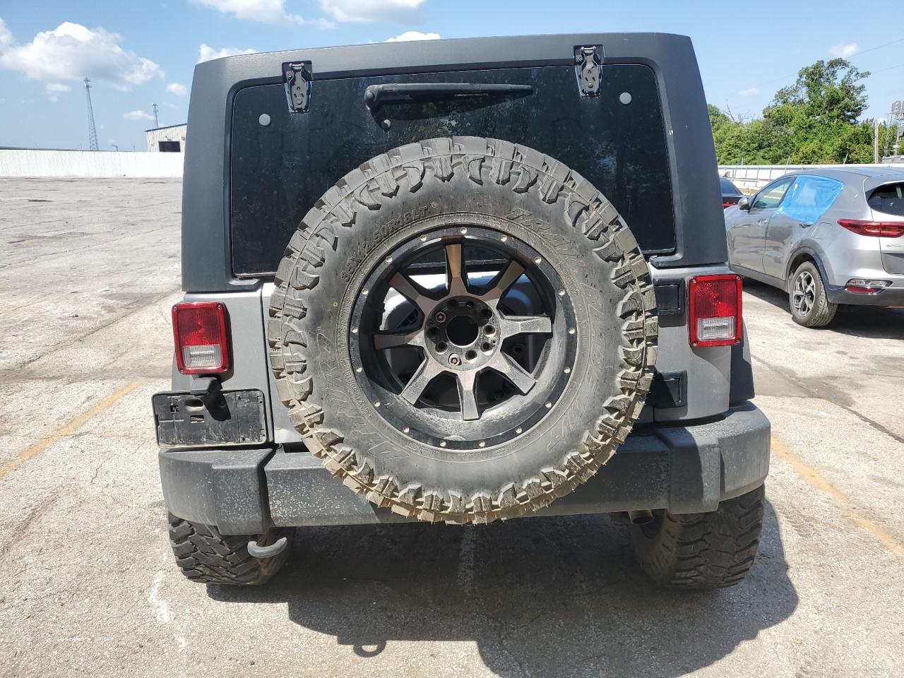 2016 Jeep Wrangler Unlimited Sport Silver vin: 1C4HJWDG0GL135725
