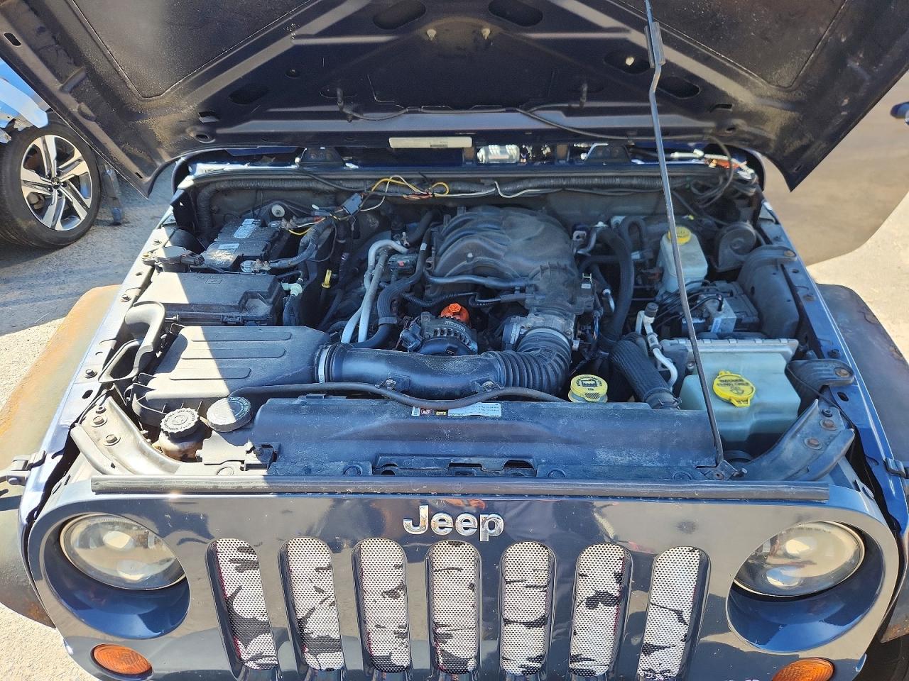 2013 Jeep Wrangler Unlimited Sport Blue vin: 1C4HJWDG1DL503082