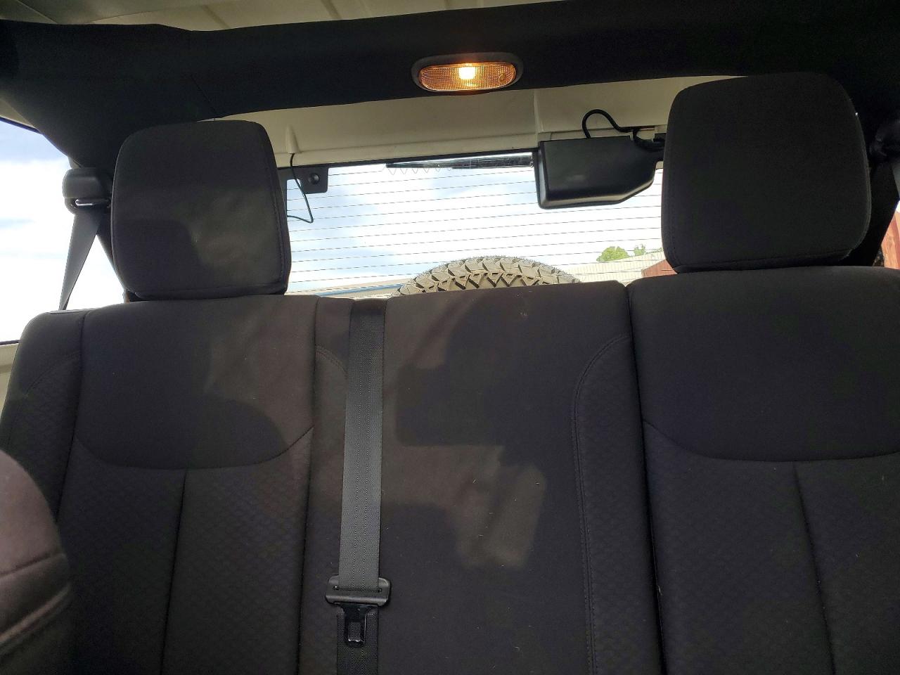 2013 Jeep Wrangler Unlimited Sport Silver vin: 1C4HJWDG1DL657792