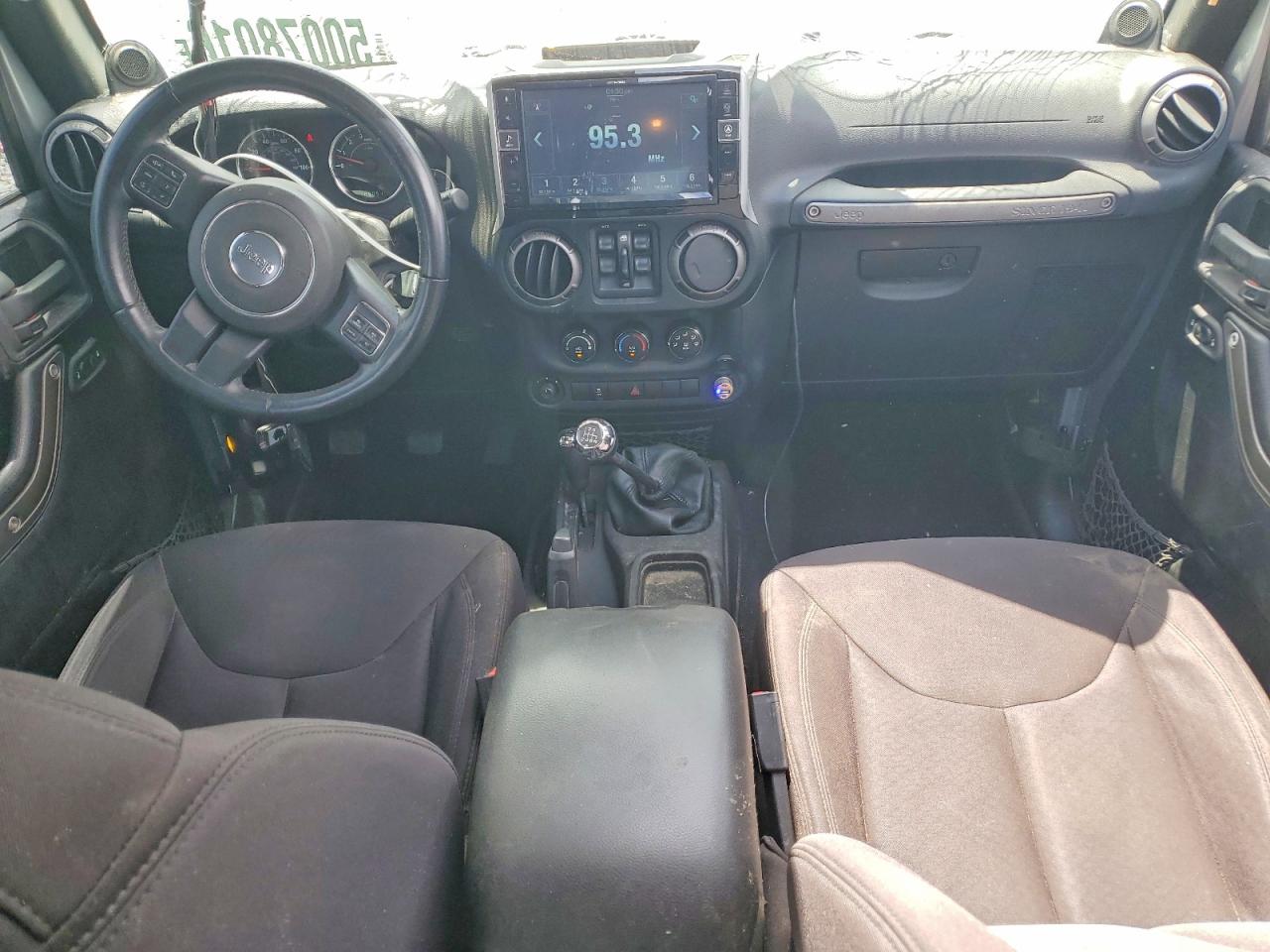 2013 Jeep Wrangler Unlimited Sport Silver vin: 1C4HJWDG1DL657792