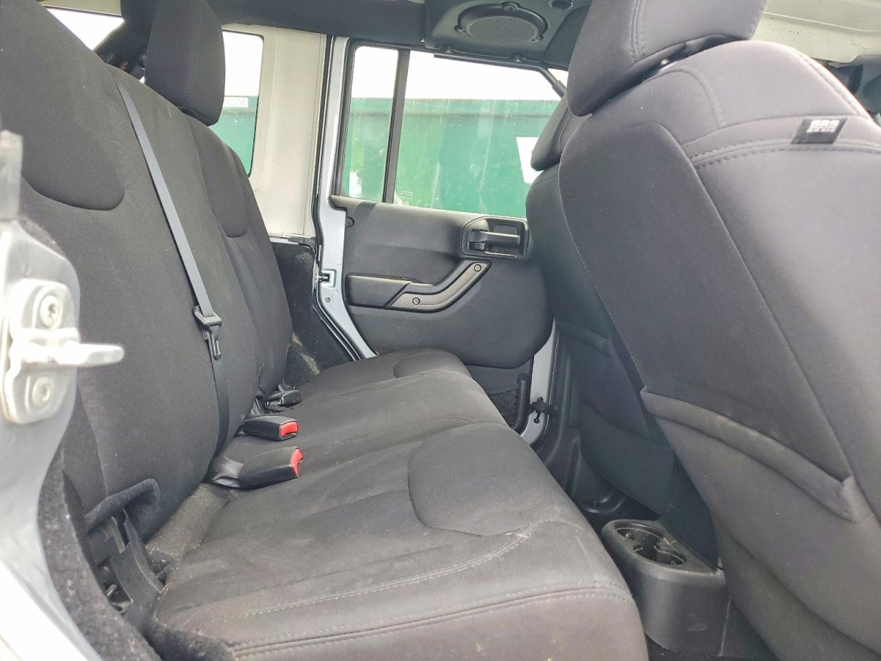 2013 Jeep Wrangler Unlimited Sport Silver vin: 1C4HJWDG1DL657792