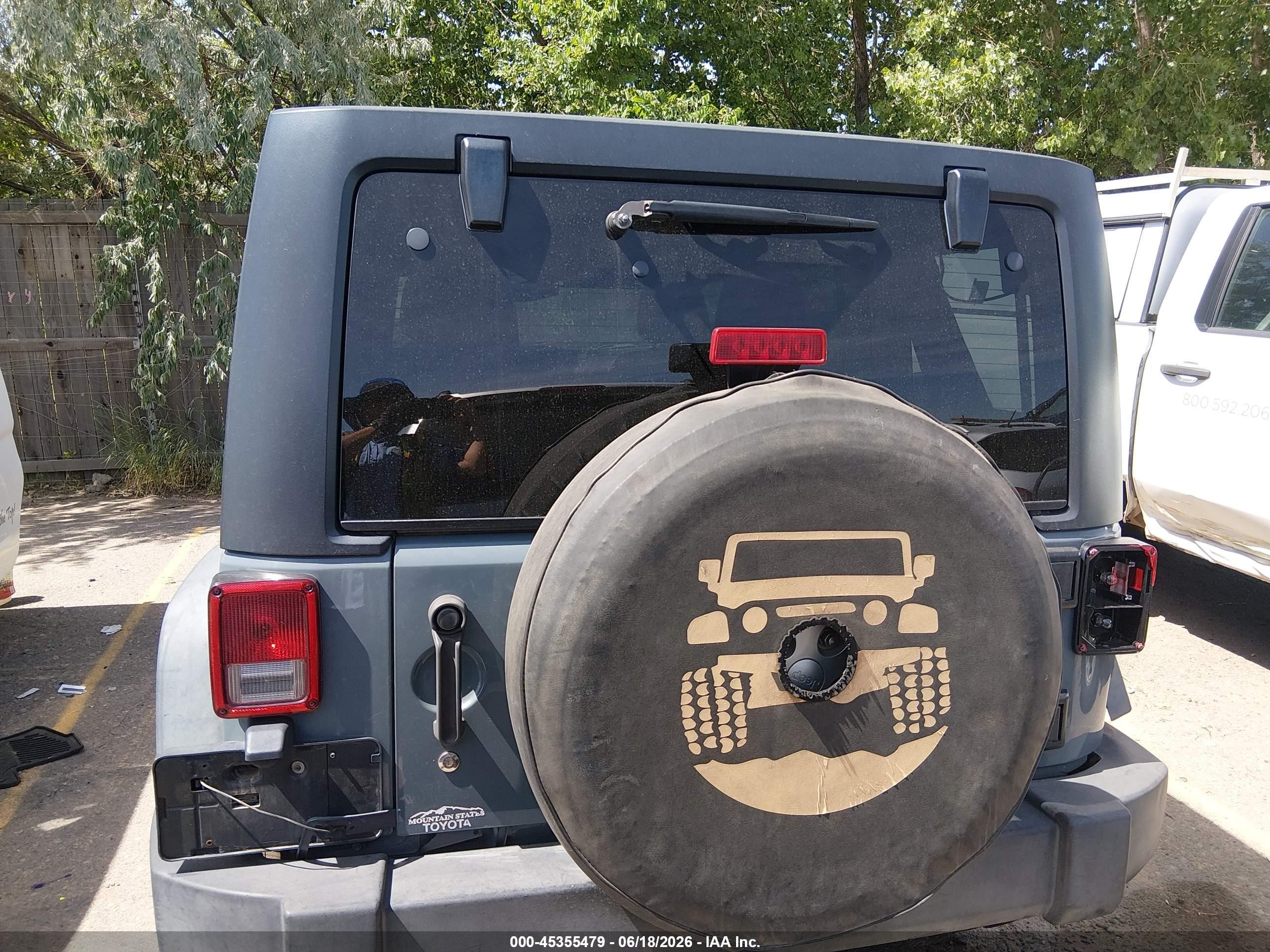 2014 Jeep Wrangler Unlimited Sport Turquoise vin: 1C4HJWDG1EL284335
