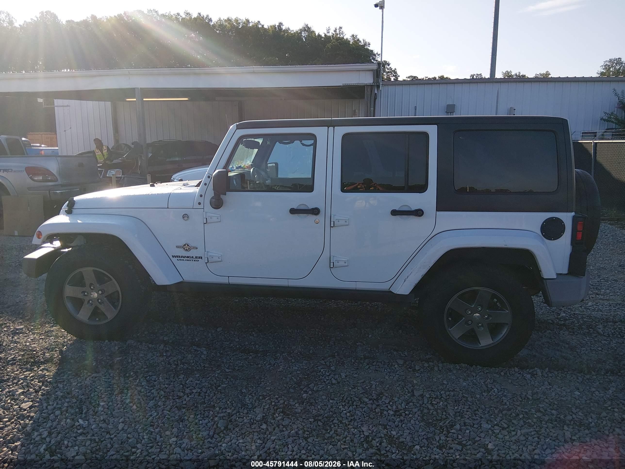 2015 Jeep Wrangler Unlimited Freedom Edition White vin: 1C4HJWDG1FL560935