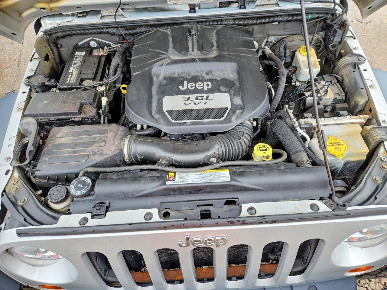 2012 Jeep Wrangler Unlimited Sport Silver vin: 1C4HJWDG2CL181468