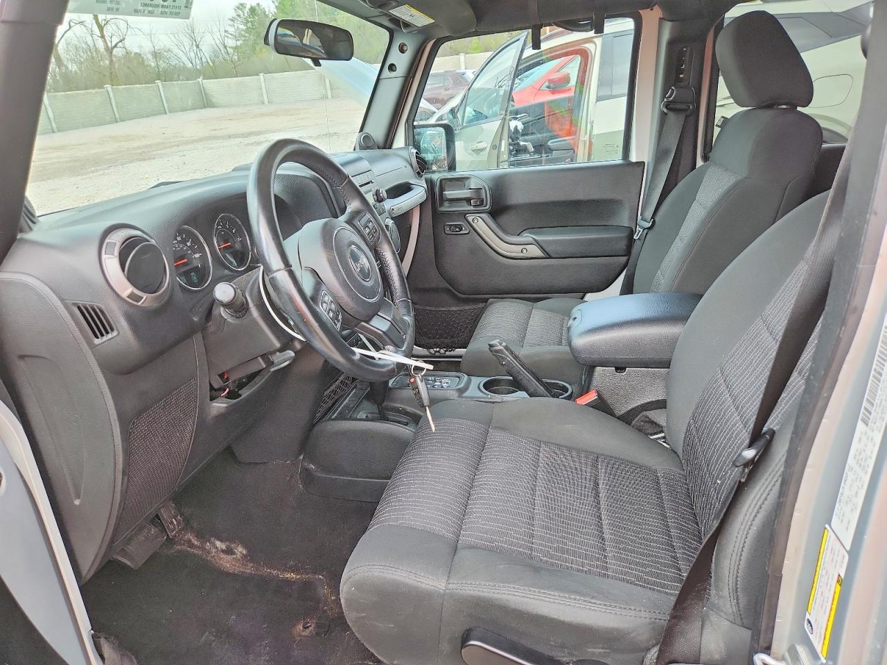 2012 Jeep Wrangler Unlimited Sport Silver vin: 1C4HJWDG2CL181468