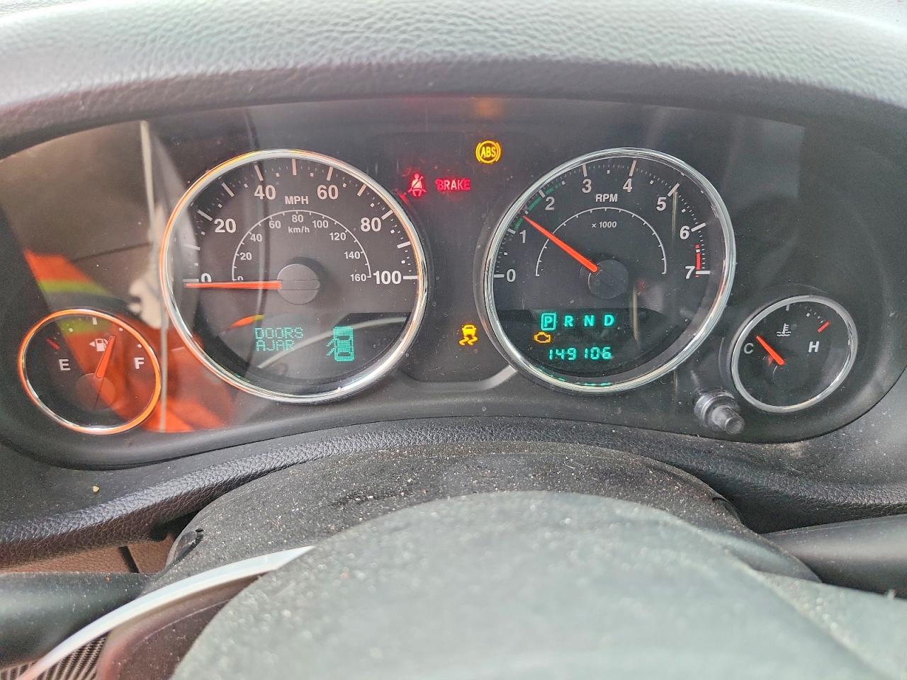 2012 Jeep Wrangler Unlimited Sport Silver vin: 1C4HJWDG2CL181468