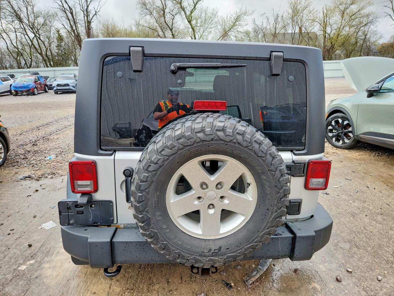 2012 Jeep Wrangler Unlimited Sport Silver vin: 1C4HJWDG2CL181468