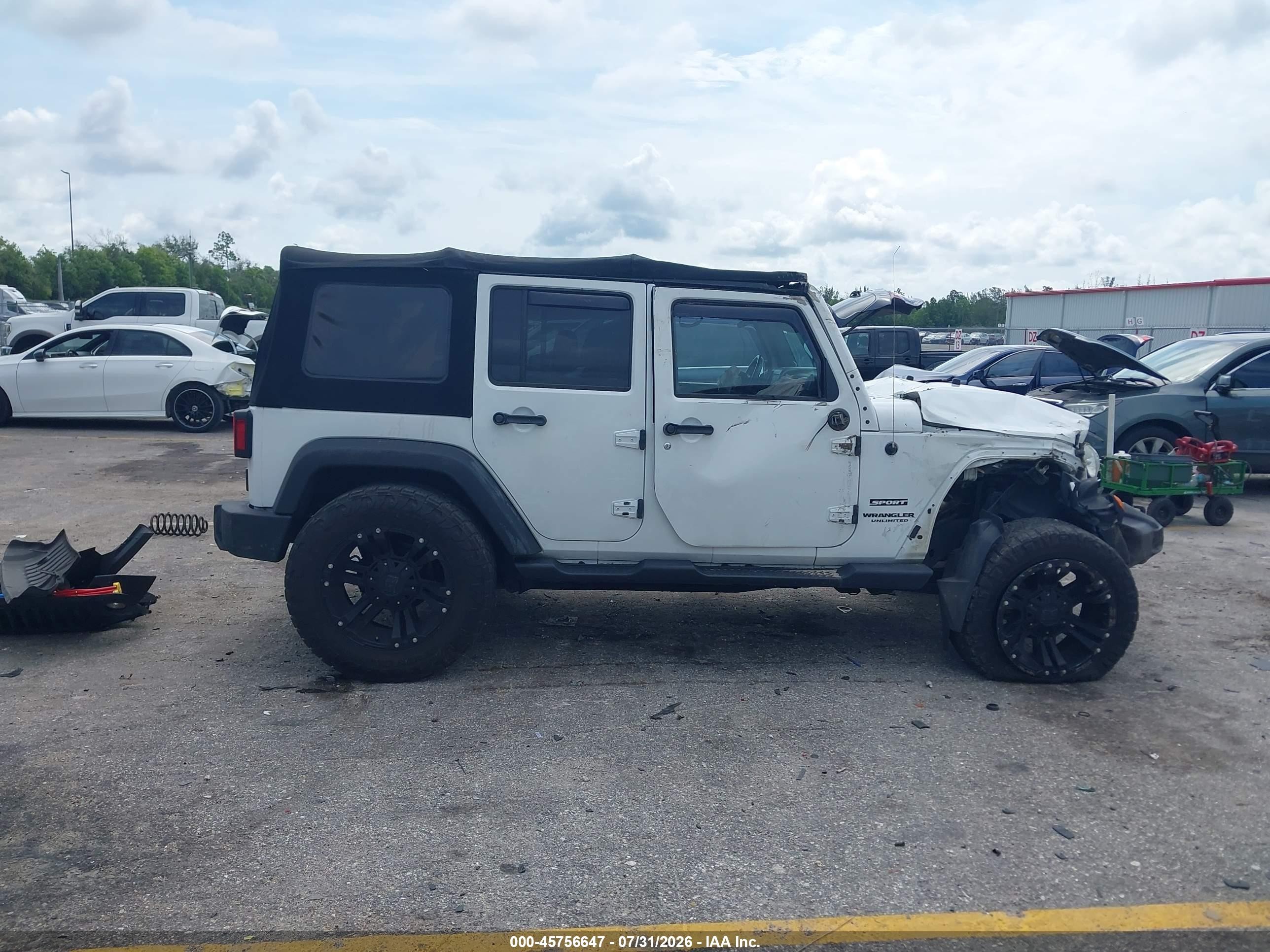 2014 Jeep Wrangler Unlimited Sport White vin: 1C4HJWDG2EL113514