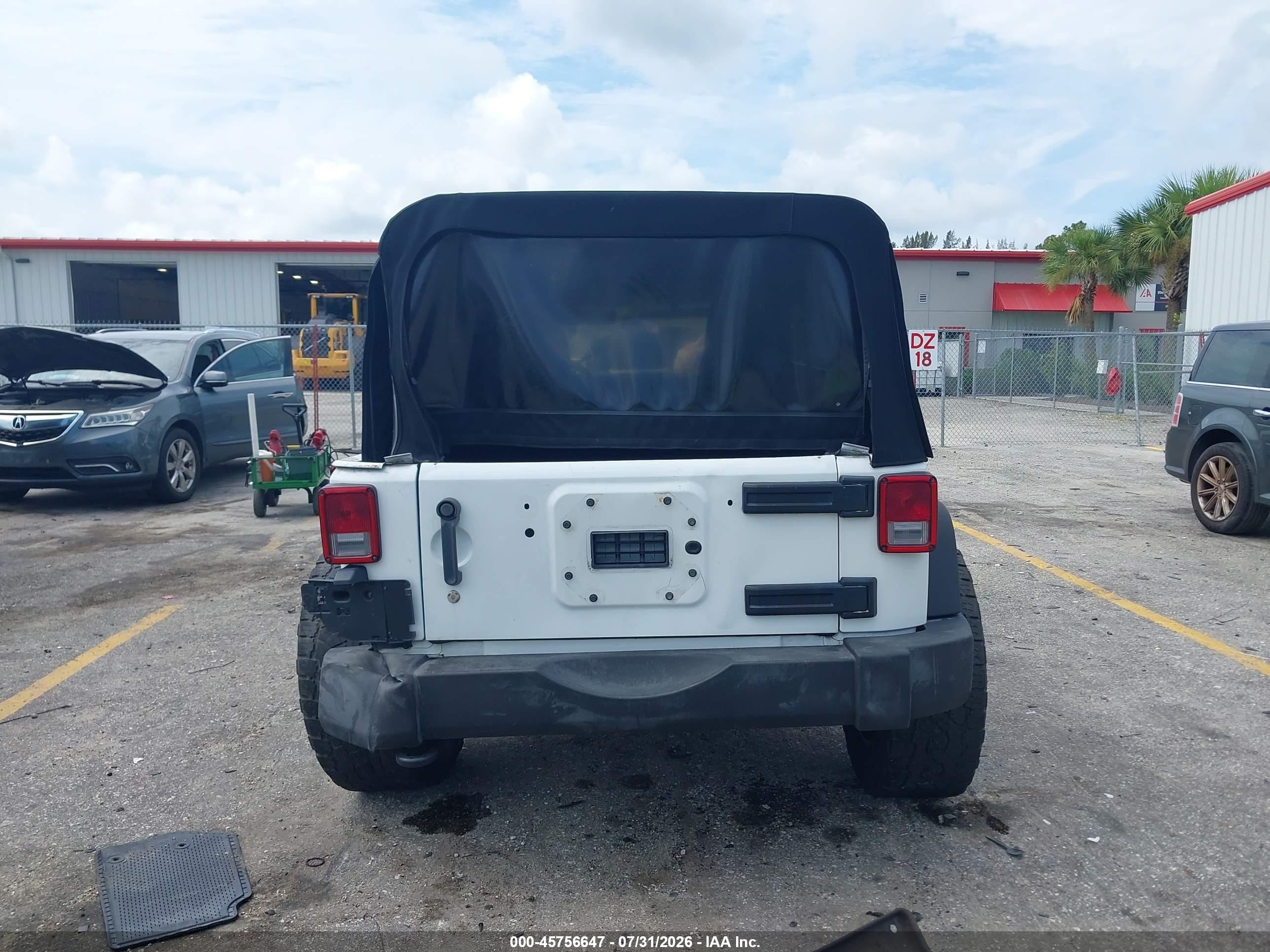 2014 Jeep Wrangler Unlimited Sport White vin: 1C4HJWDG2EL113514