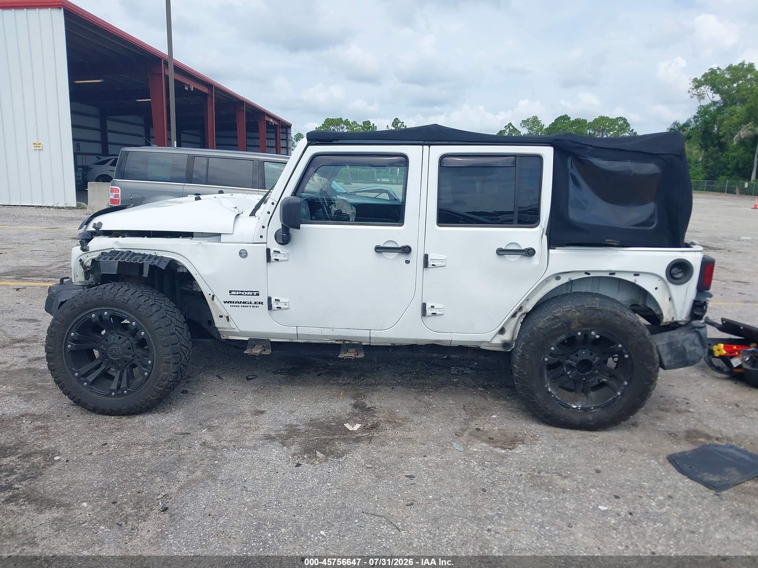 2014 Jeep Wrangler Unlimited Sport White vin: 1C4HJWDG2EL113514