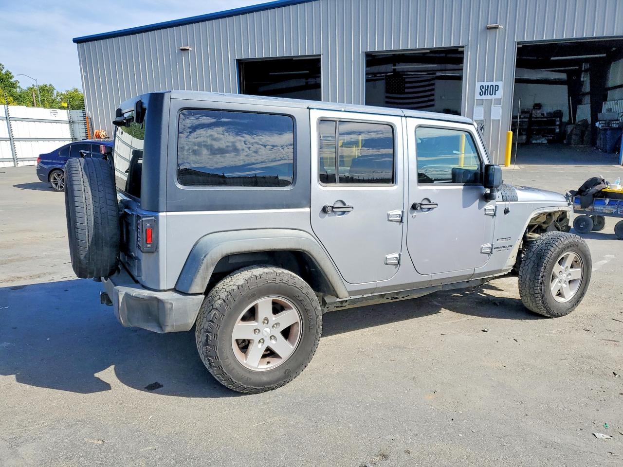 2014 Jeep Wrangler Unlimited Sport Gray vin: 1C4HJWDG2EL221311