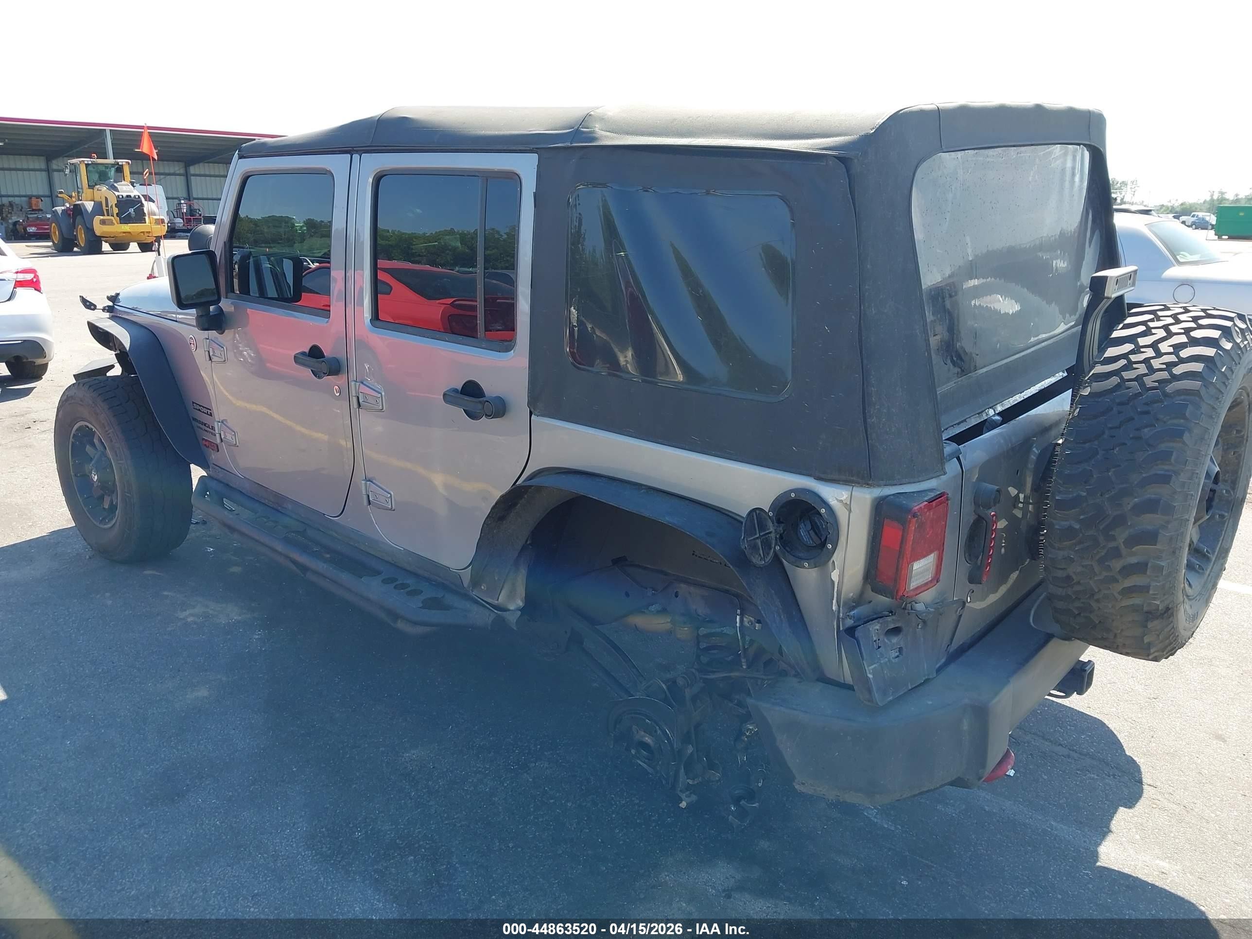 2014 Jeep Wrangler Unlimited Sport Silver vin: 1C4HJWDG3EL148109