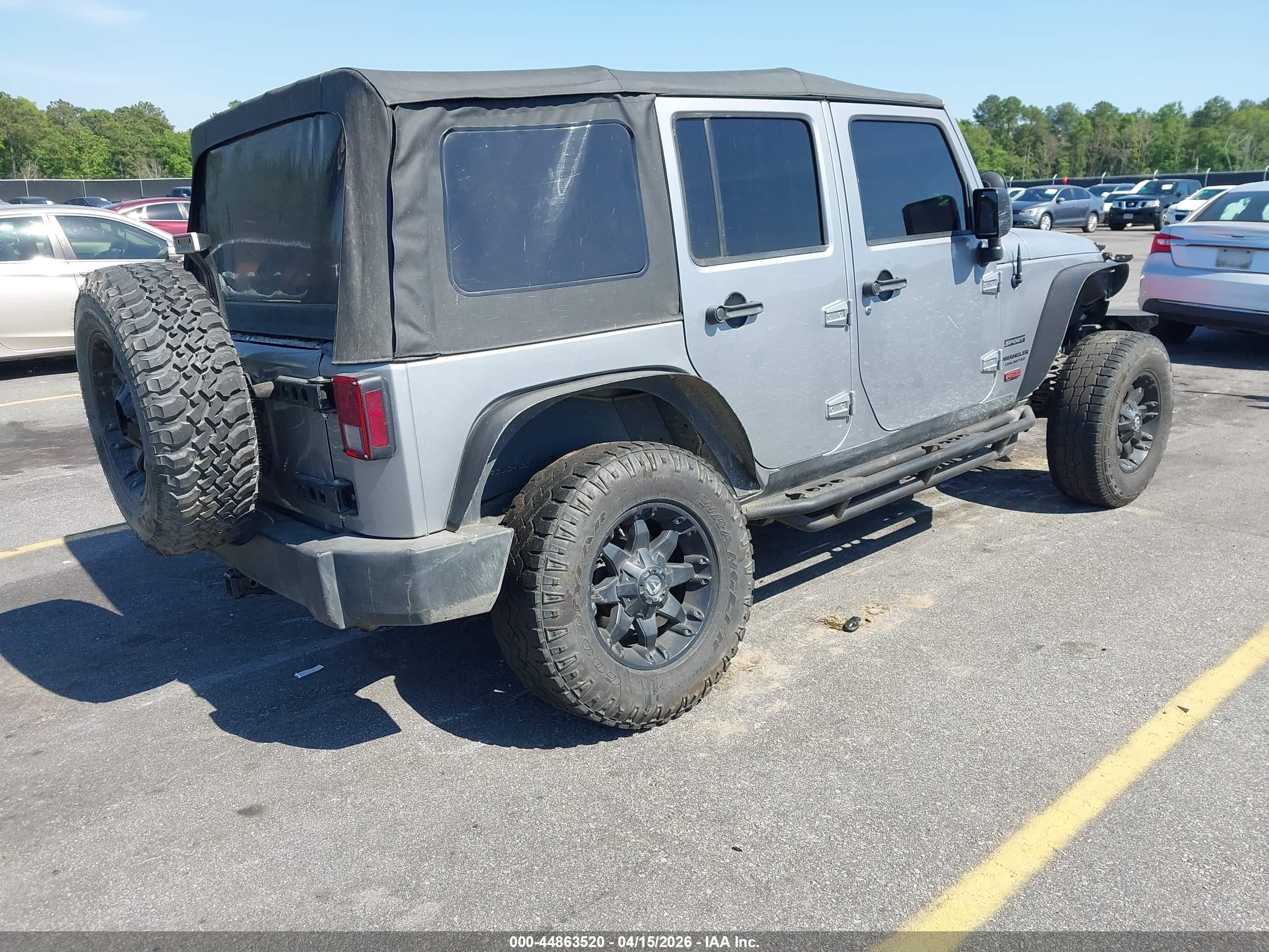 2014 Jeep Wrangler Unlimited Sport Silver vin: 1C4HJWDG3EL148109