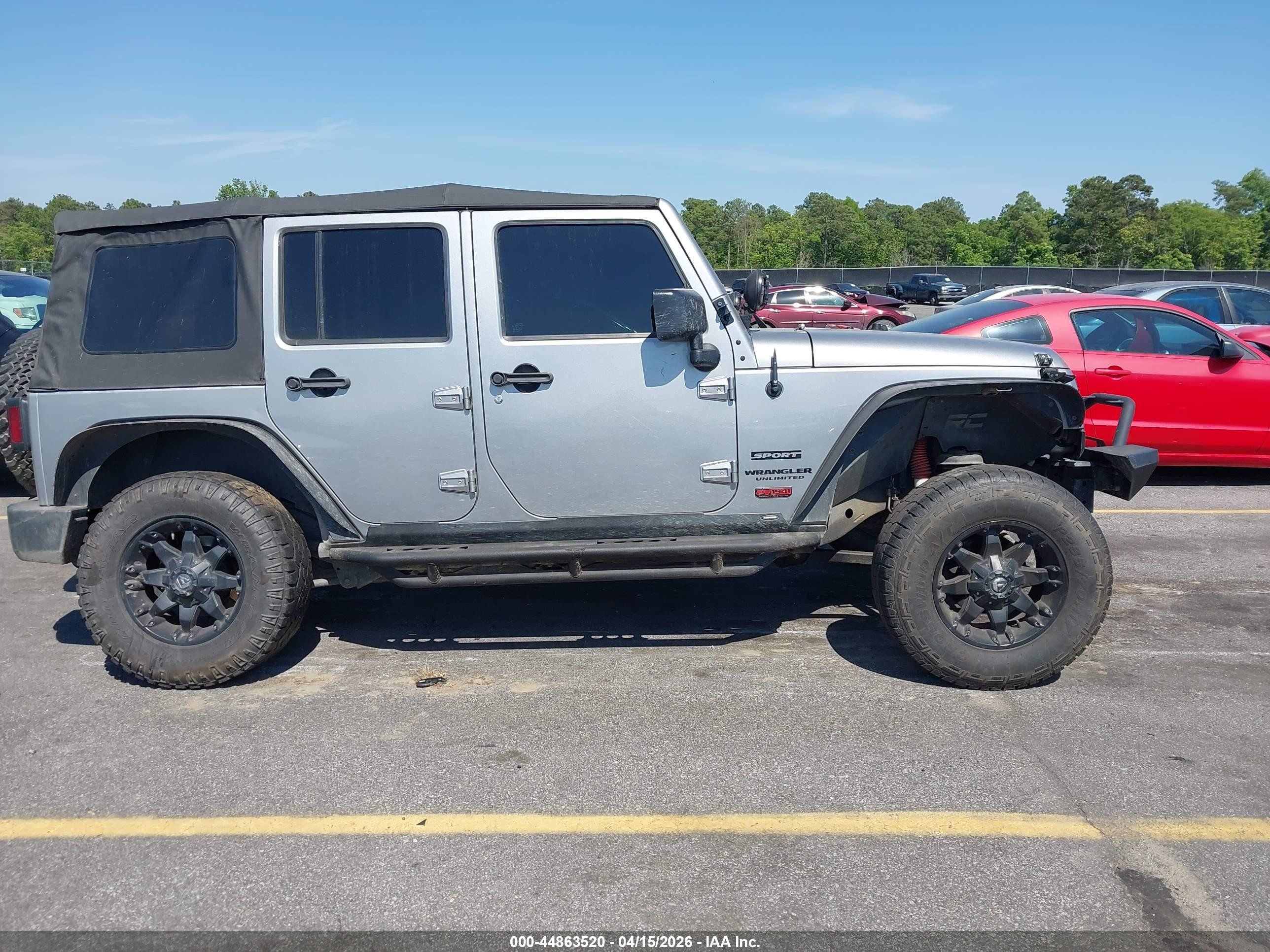 2014 Jeep Wrangler Unlimited Sport Silver vin: 1C4HJWDG3EL148109