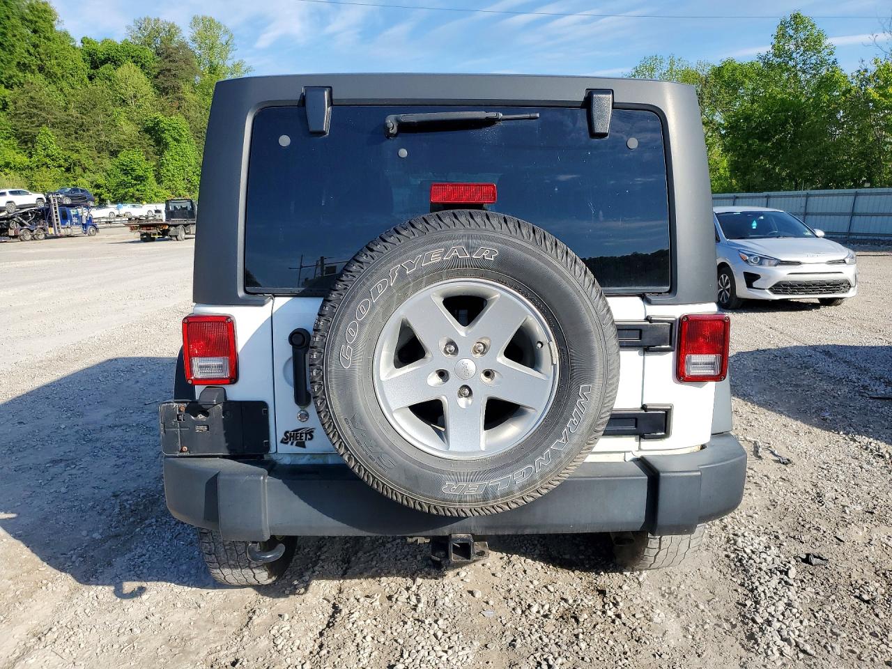 2015 Jeep Wrangler Unlimited Sport White vin: 1C4HJWDG3FL657327