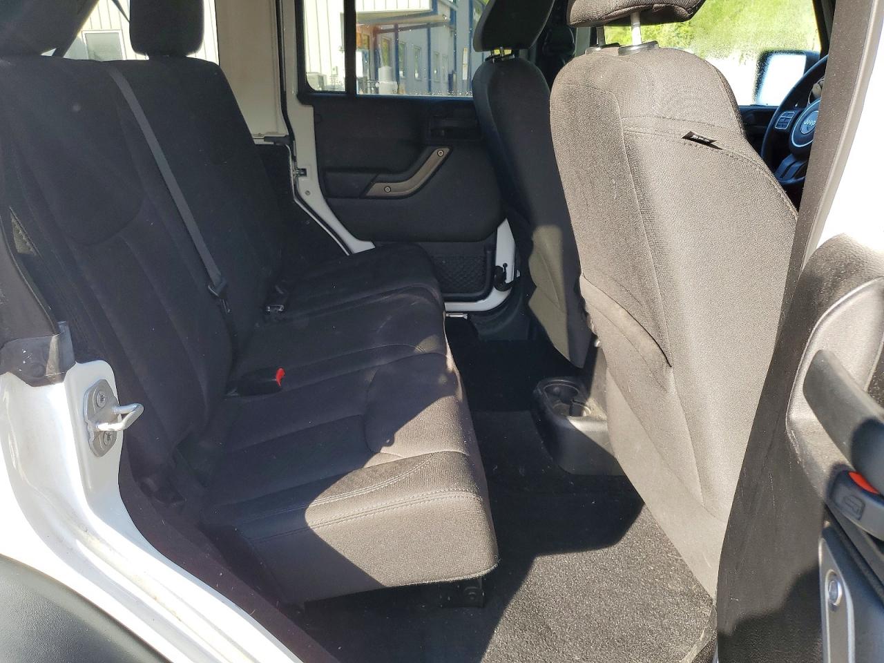 2015 Jeep Wrangler Unlimited Sport White vin: 1C4HJWDG3FL657327