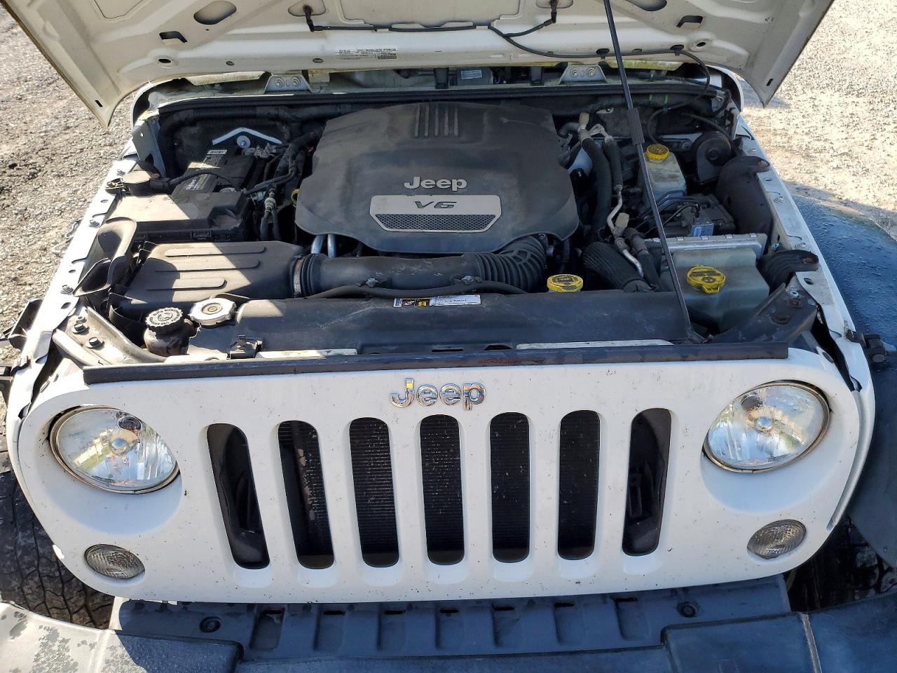 2015 Jeep Wrangler Unlimited Sport White vin: 1C4HJWDG3FL657327