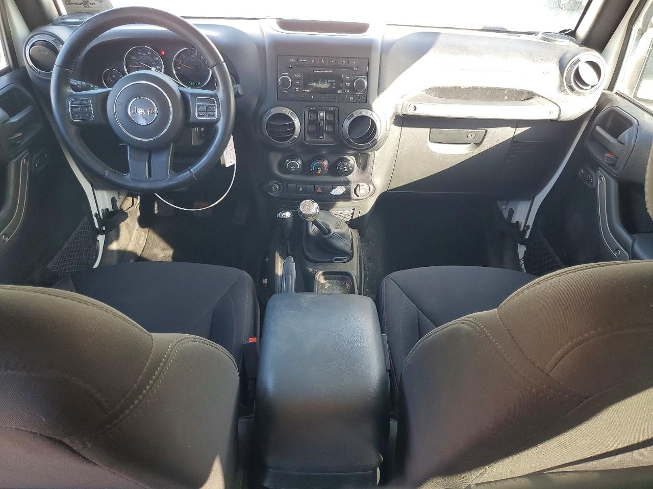 2015 Jeep Wrangler Unlimited Sport White vin: 1C4HJWDG3FL657327