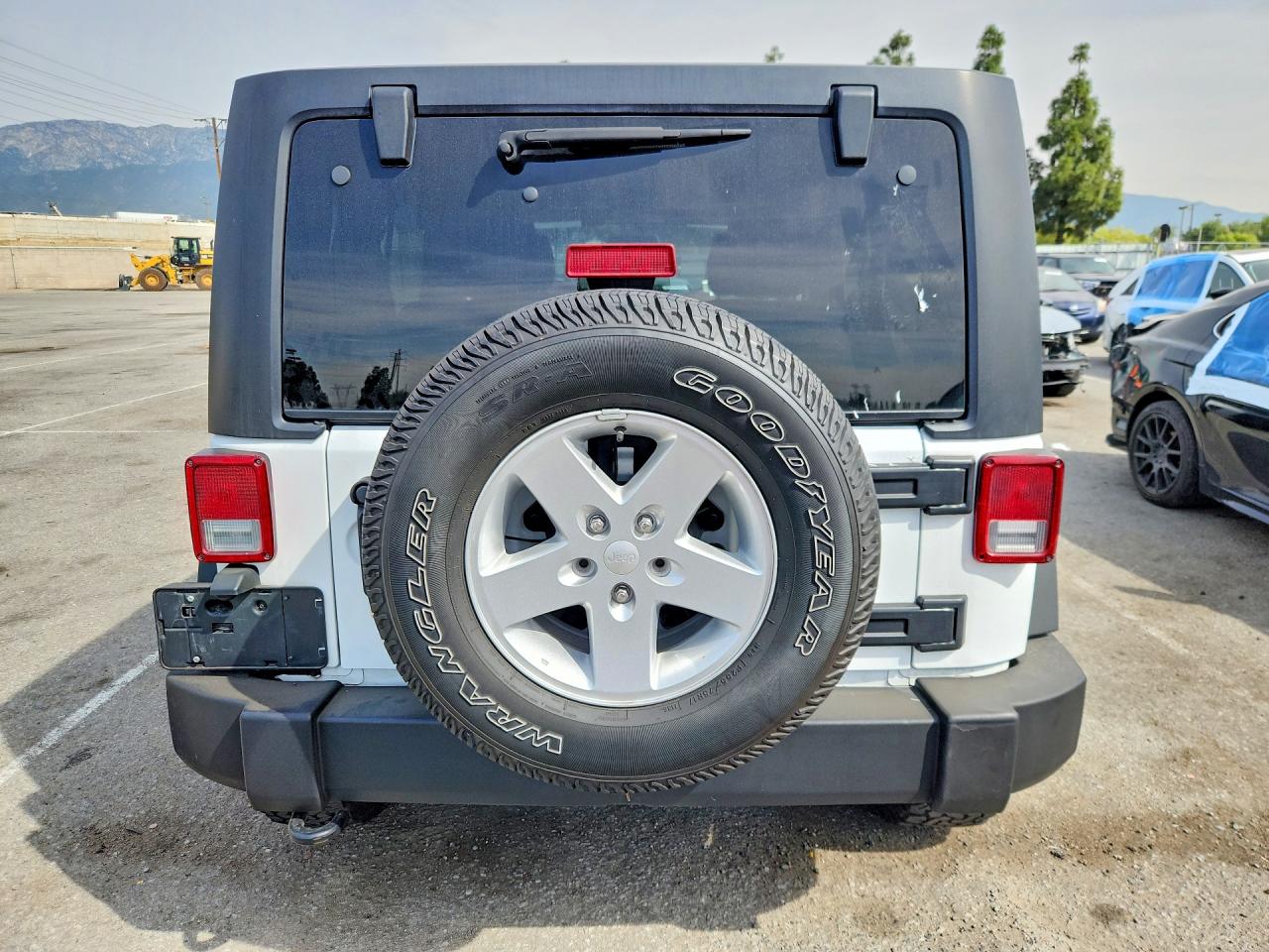 2018 Jeep Wrangler Unlimited Sport White vin: 1C4HJWDG3JL931117