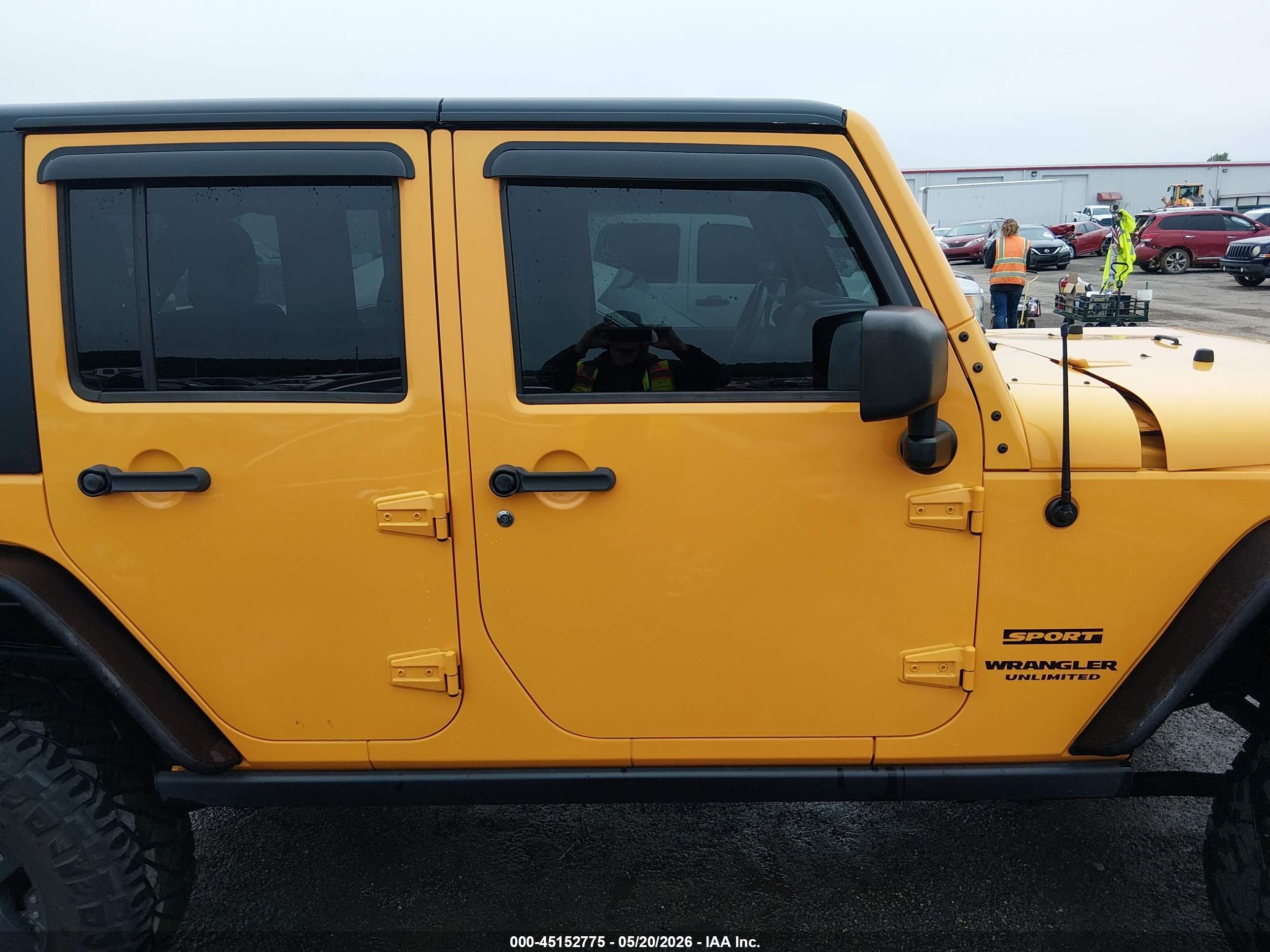 2013 Jeep Wrangler Unlimited Sport Yellow vin: 1C4HJWDG4DL502427