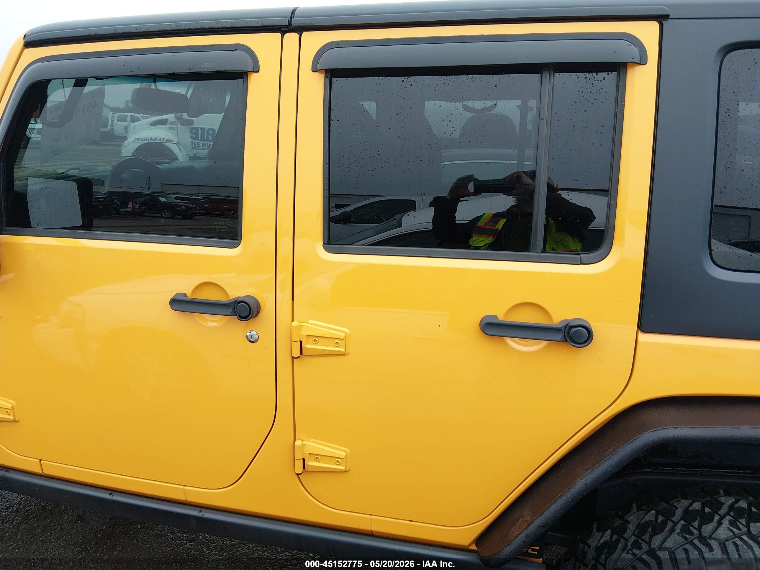 2013 Jeep Wrangler Unlimited Sport Yellow vin: 1C4HJWDG4DL502427