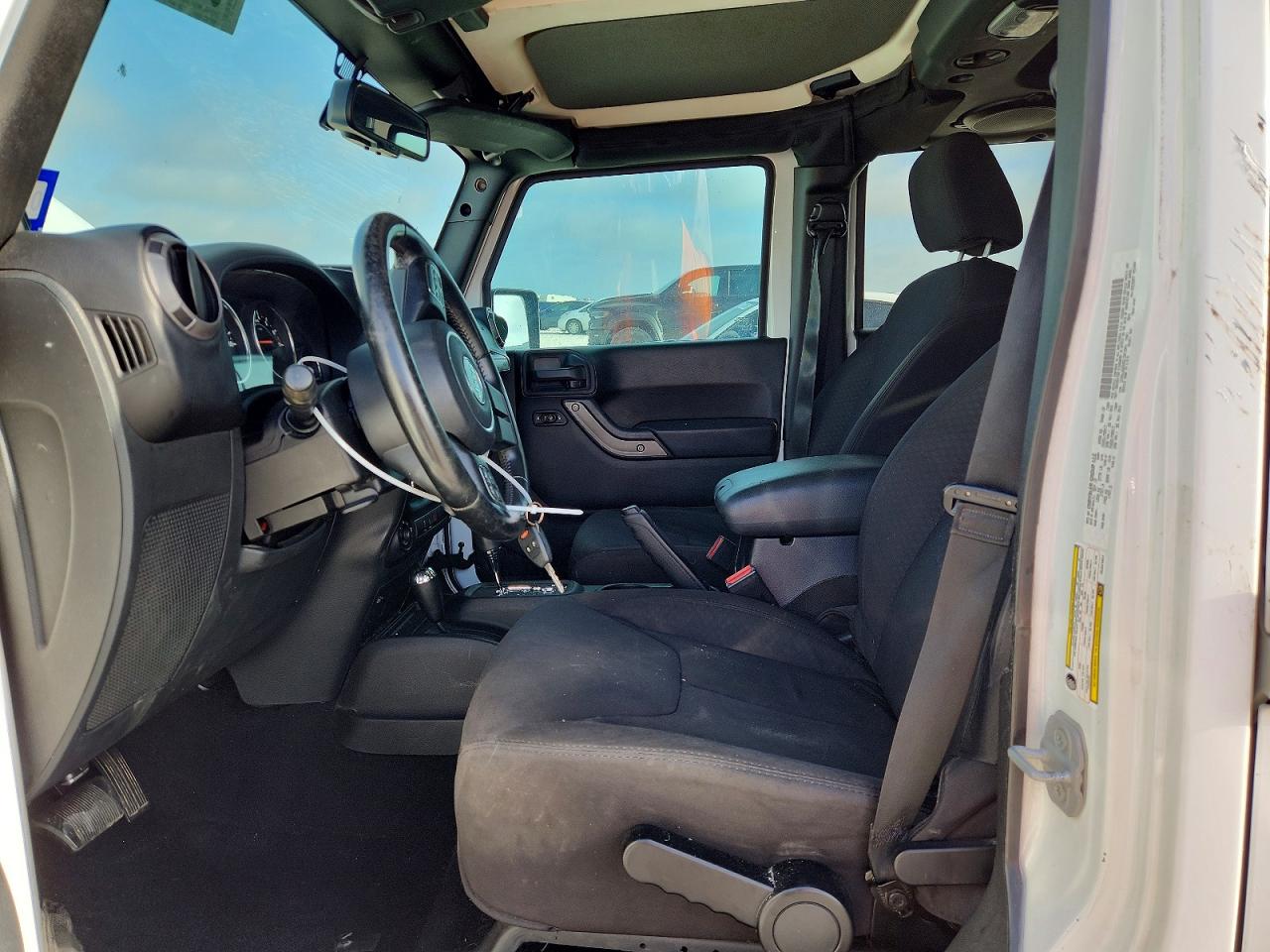 2013 Jeep Wrangler Unlimited Sport White vin: 1C4HJWDG4DL541941
