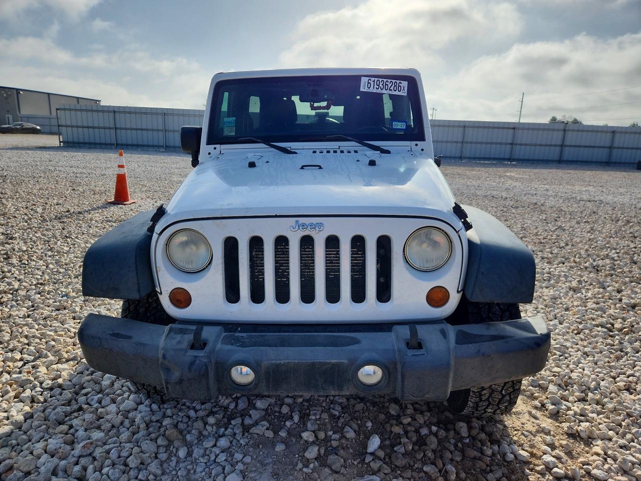 2013 Jeep Wrangler Unlimited Sport White vin: 1C4HJWDG4DL541941