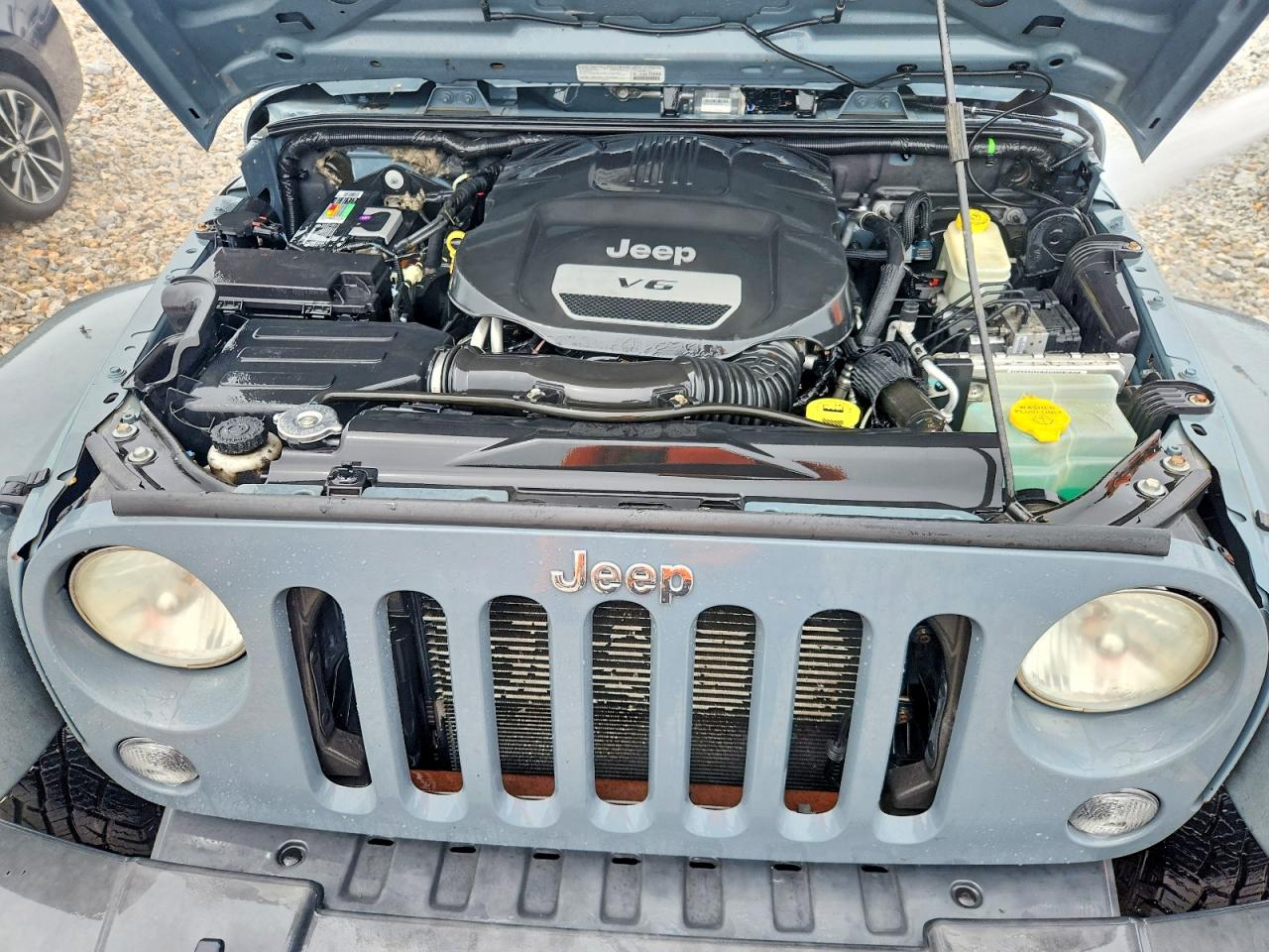 2014 Jeep Wrangler Unlimited Sport Gray vin: 1C4HJWDG4EL104409