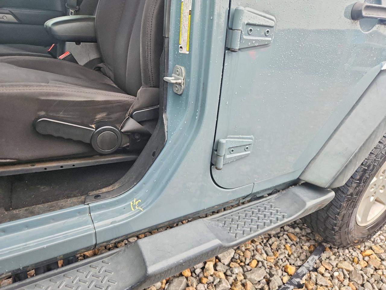 2014 Jeep Wrangler Unlimited Sport Gray vin: 1C4HJWDG4EL104409