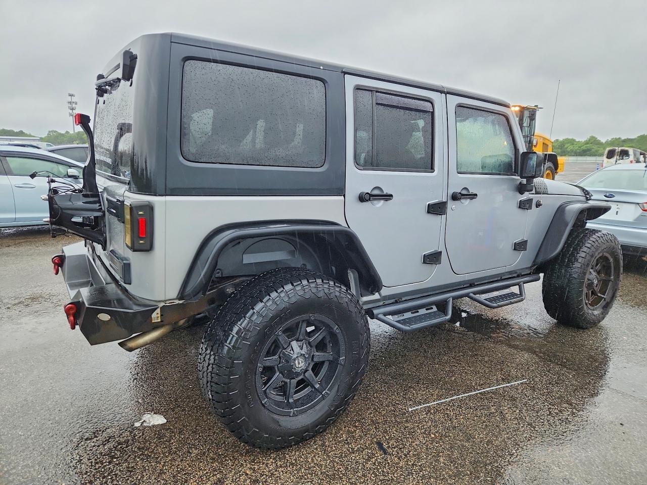 2015 Jeep Wrangler Unlimited Sport Silver vin: 1C4HJWDG4FL551064